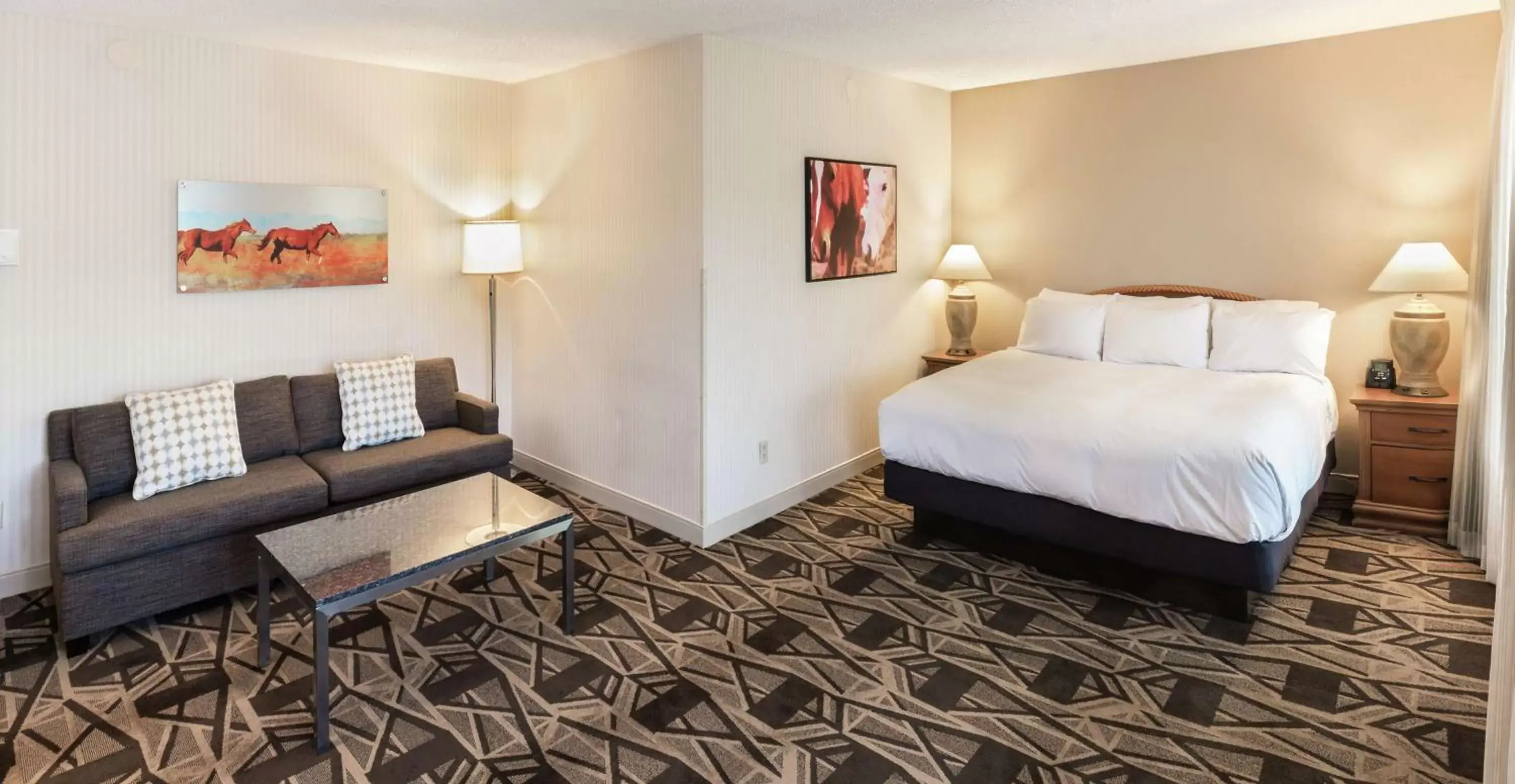 Living room, Bed in DoubleTree by Hilton Durango Living room, Bed in DoubleTree by Hilton Durango