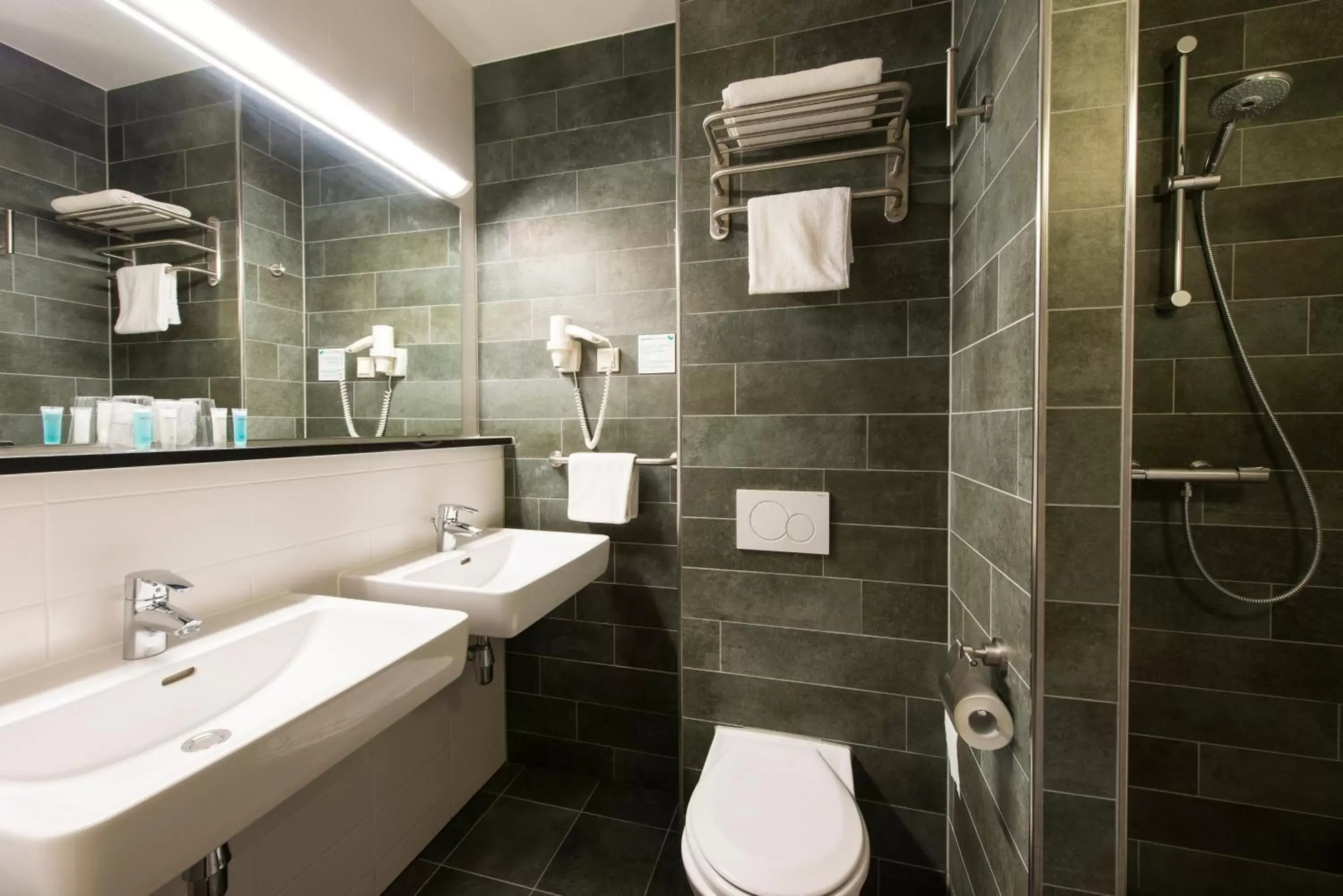 Shower, Bathroom in Bastion Hotel Den Haag Rijswijk