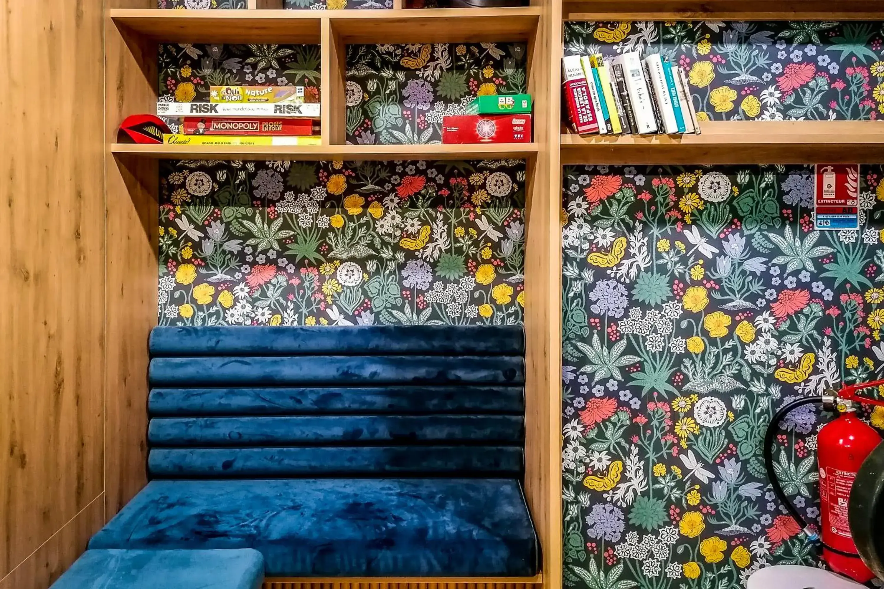 Library in Hôtel Du Centre, un hôtel AMMI