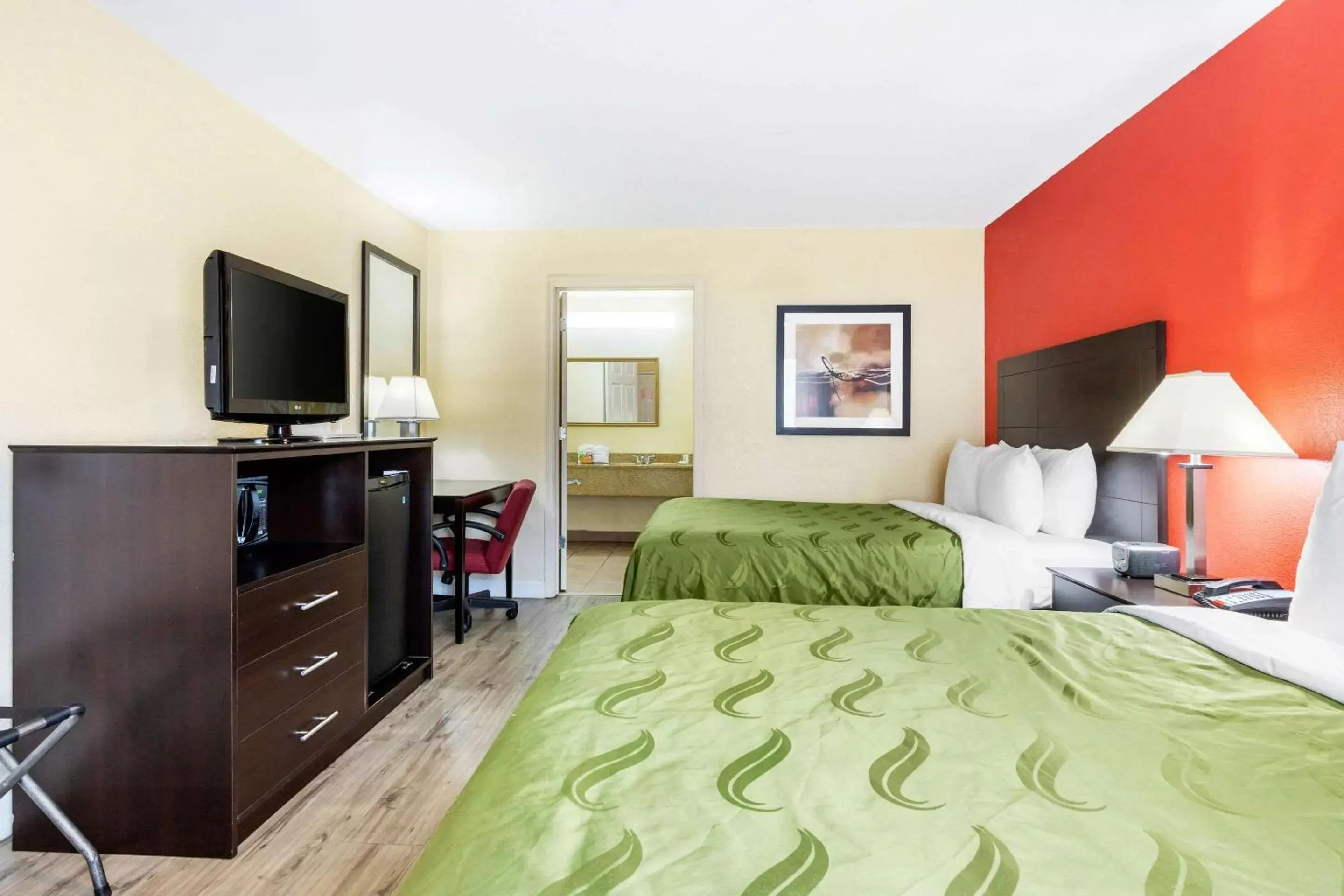 Photo of the whole room, Bed in Quality Inn & Suites Lexington