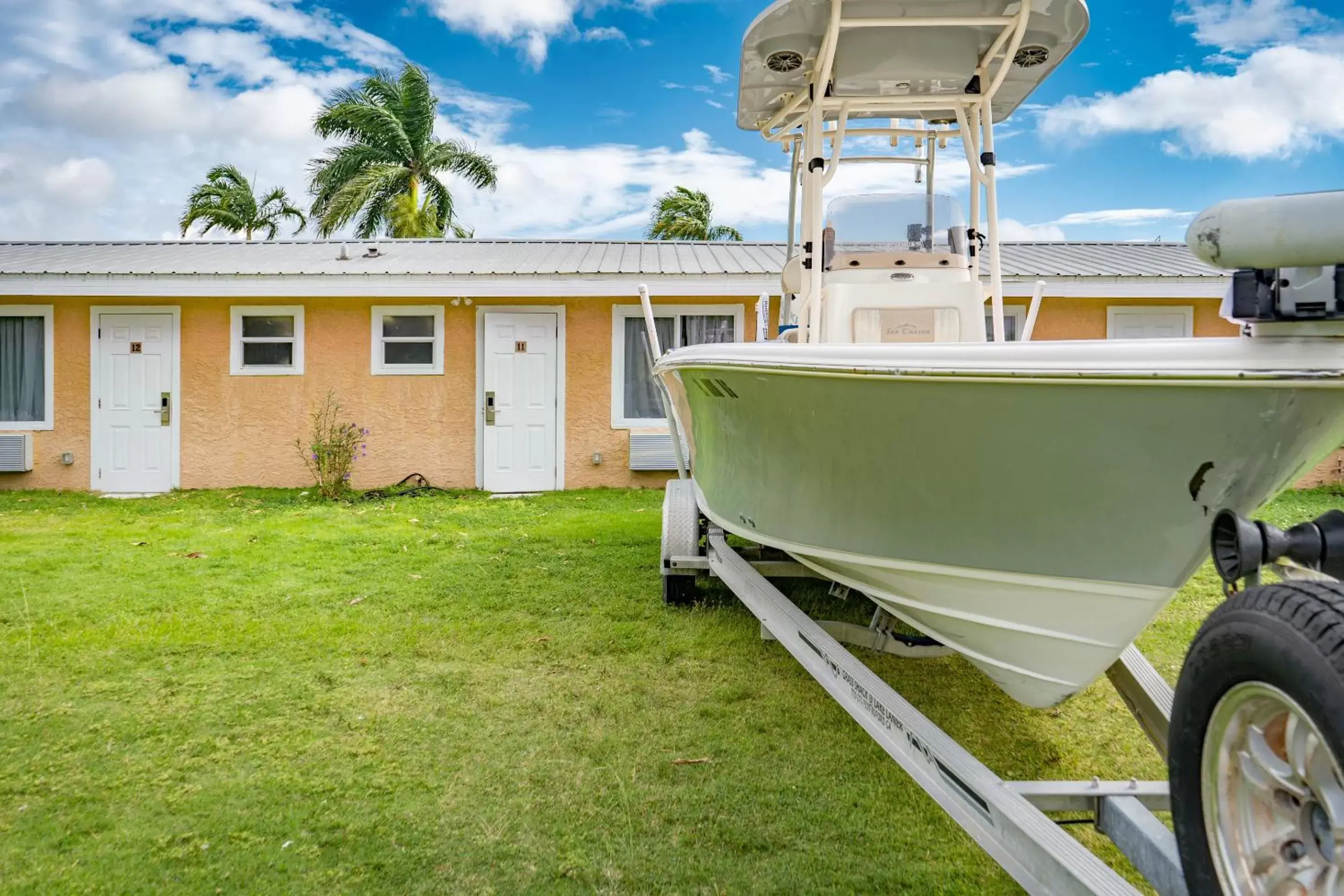 Property Building in Everglades City Motel - Everglades Adventures Inn