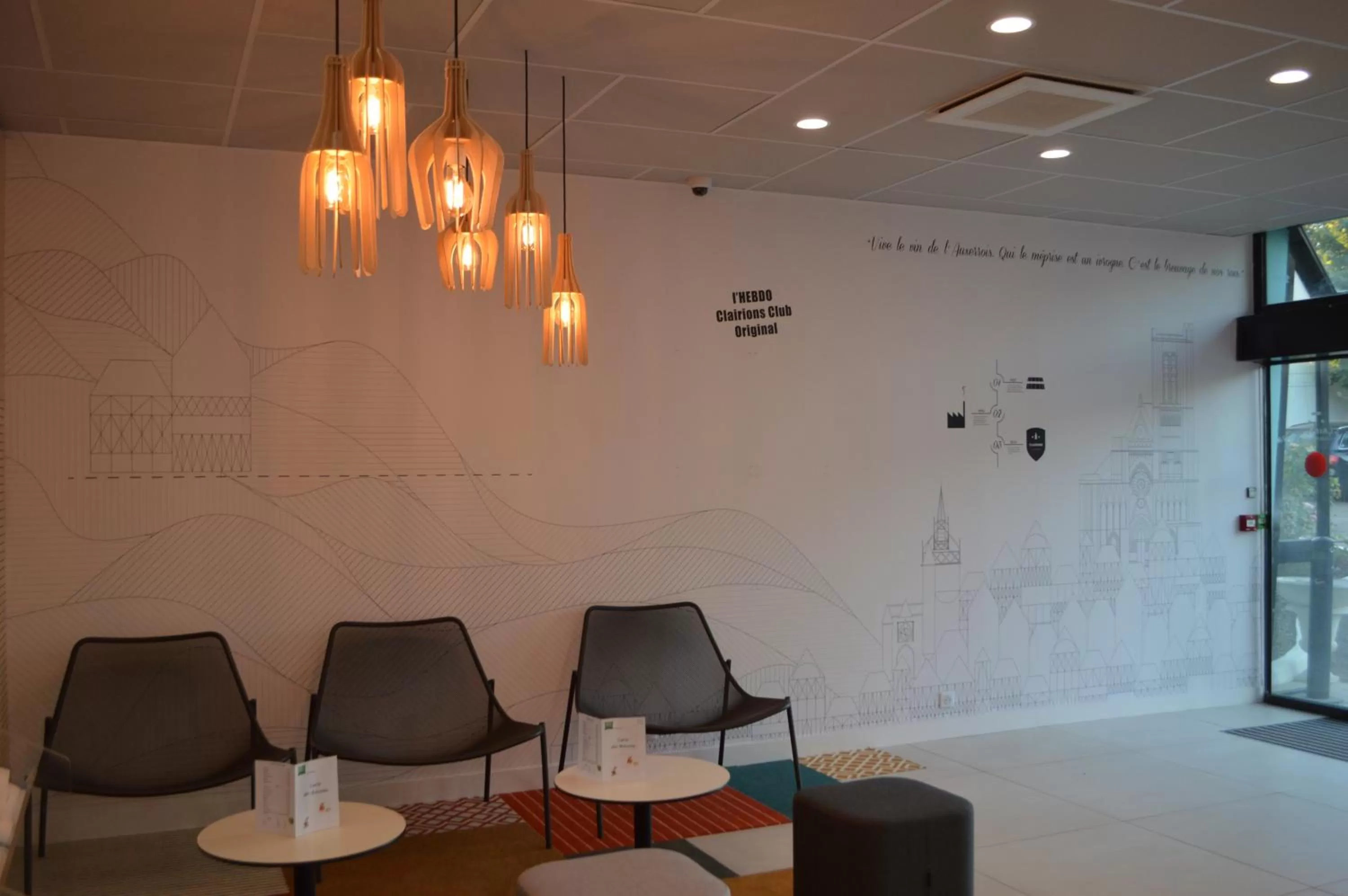 Lounge or bar in Hôtel ibis Styles Auxerre Nord