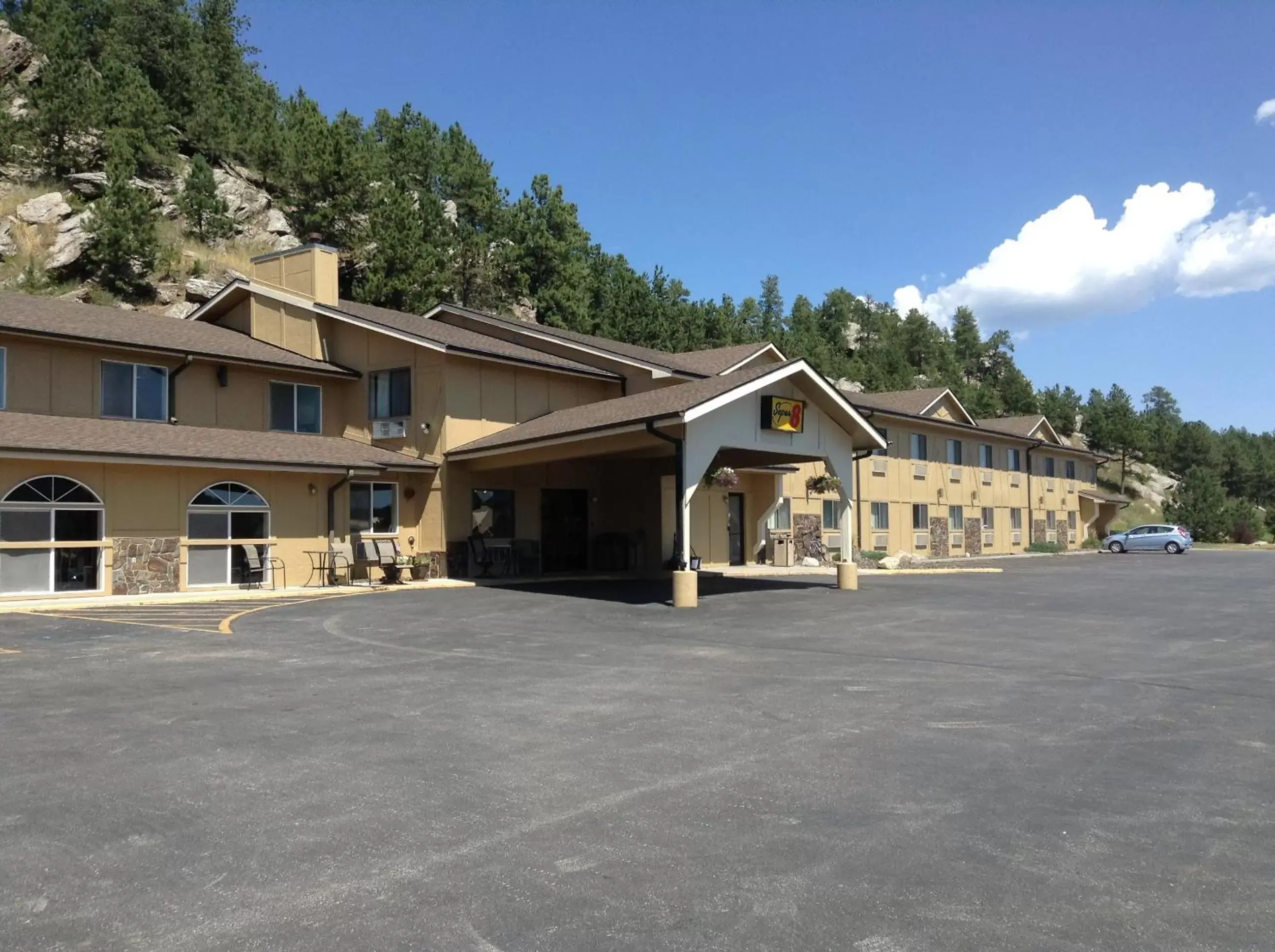 Property Building in Super 8 by Wyndham Custer/Crazy Horse Area