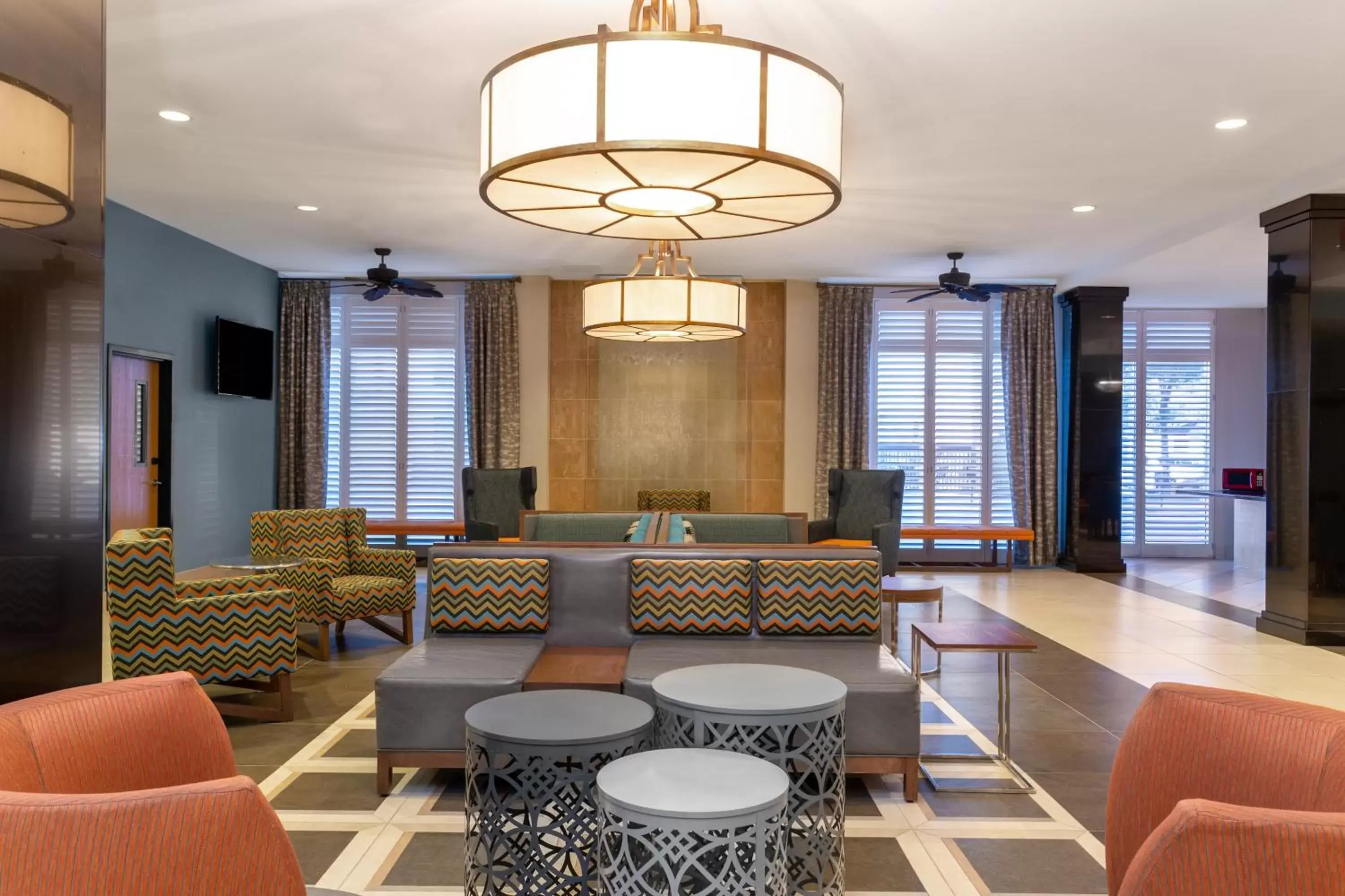 Lobby or reception, Lounge/Bar in Holiday Inn Winter Haven, an IHG Hotel