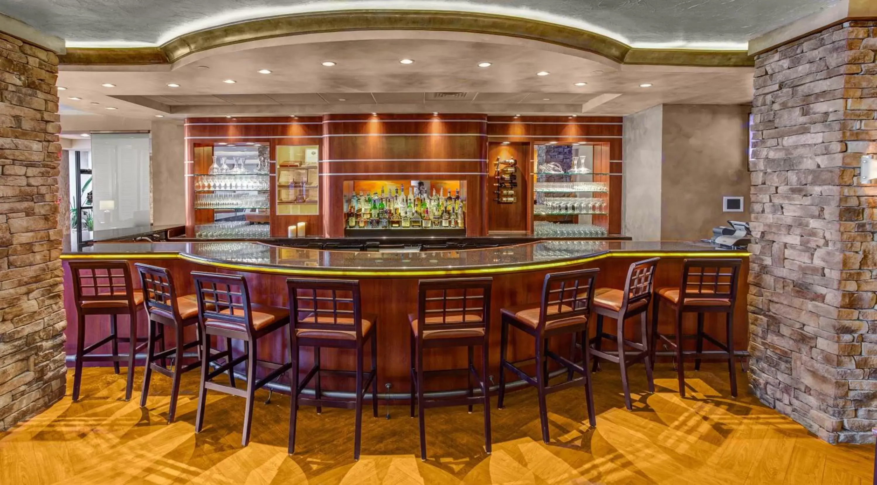 Lounge or bar, Lounge/Bar in Crowne Plaza Hotel Executive Center Baton Rouge, an IHG Hotel