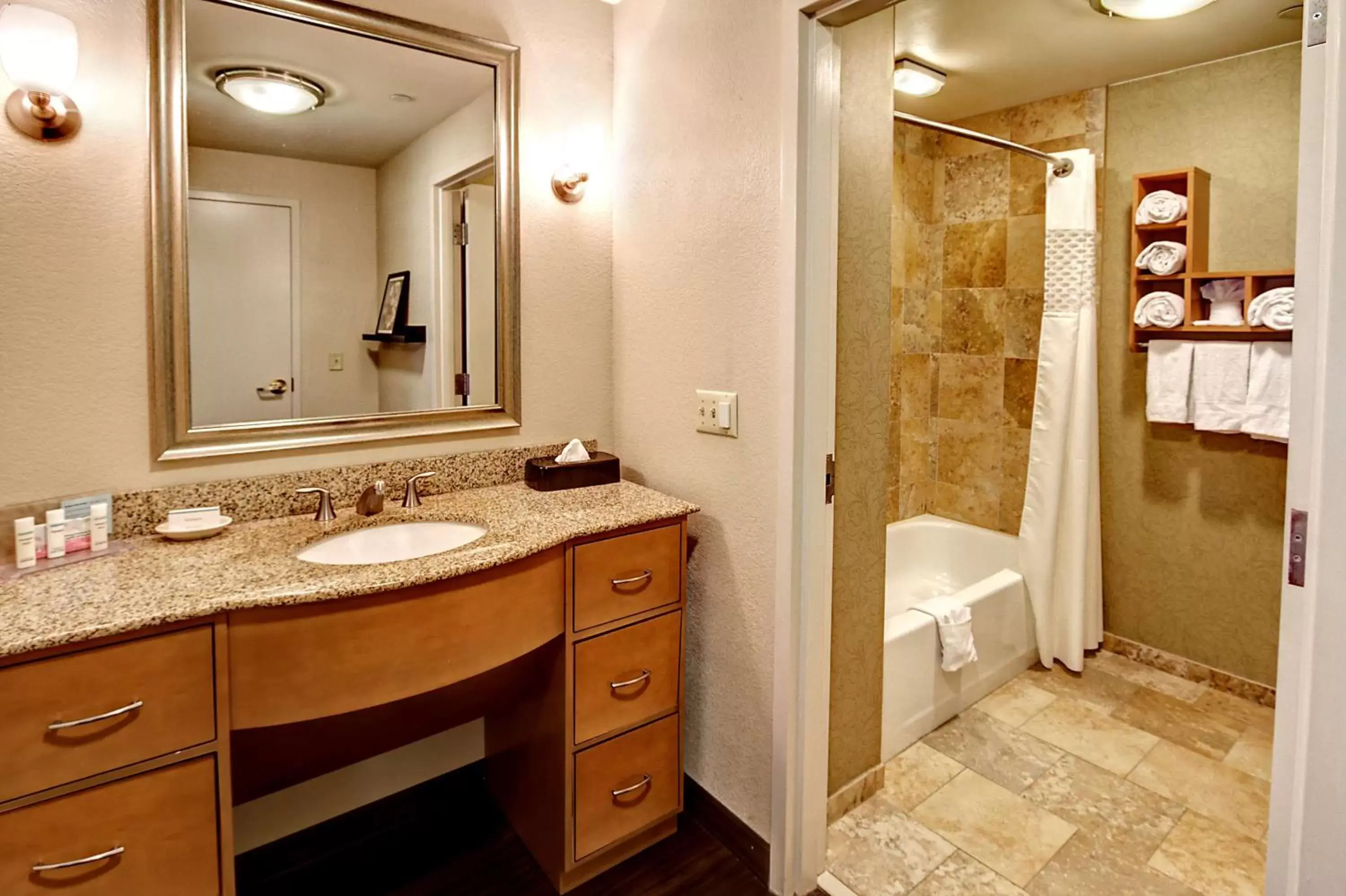 Bed, Bathroom in Hampton Inn & Suites Nashville-Vanderbilt-Elliston Place