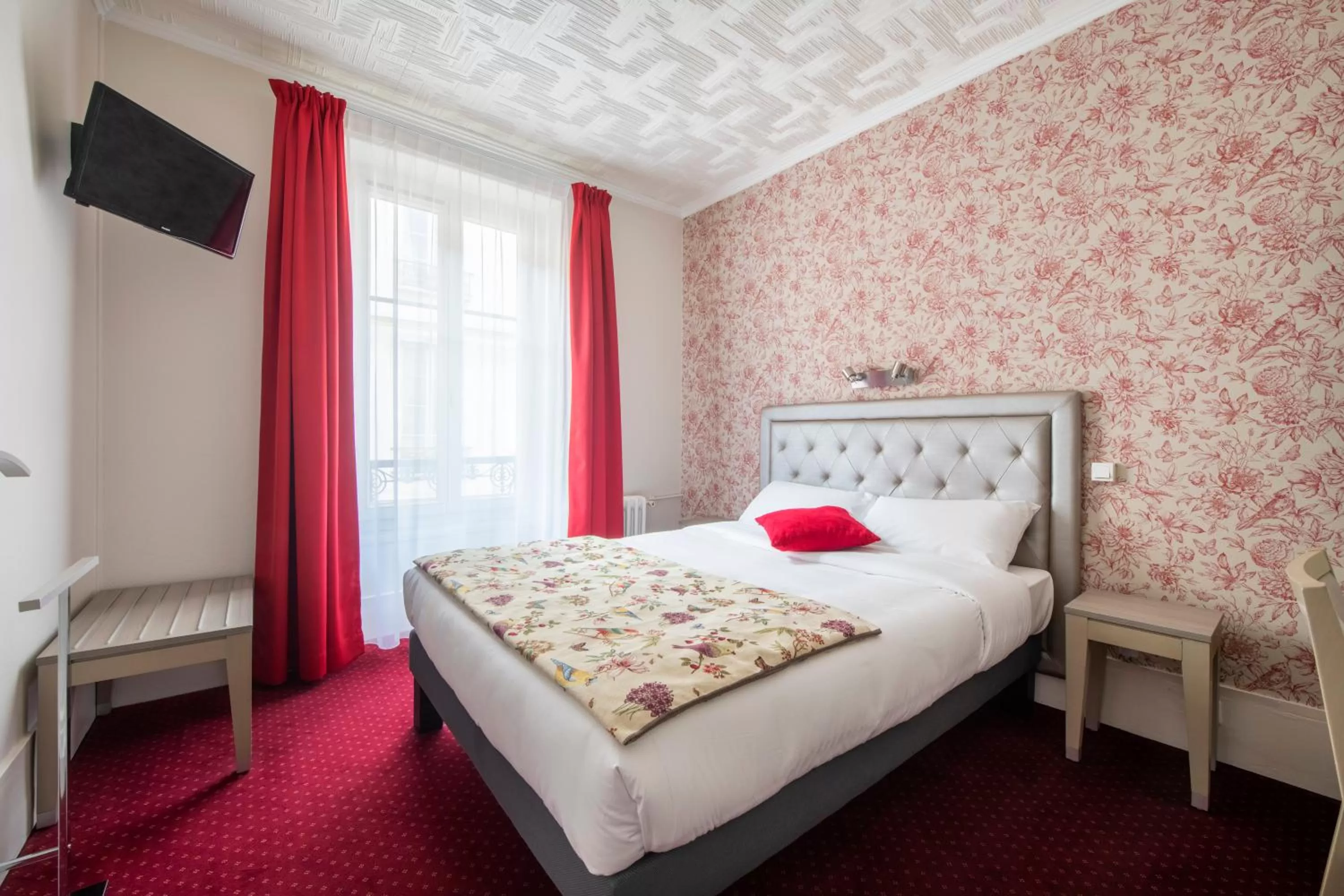 Bed in Royal Hotel Versailles