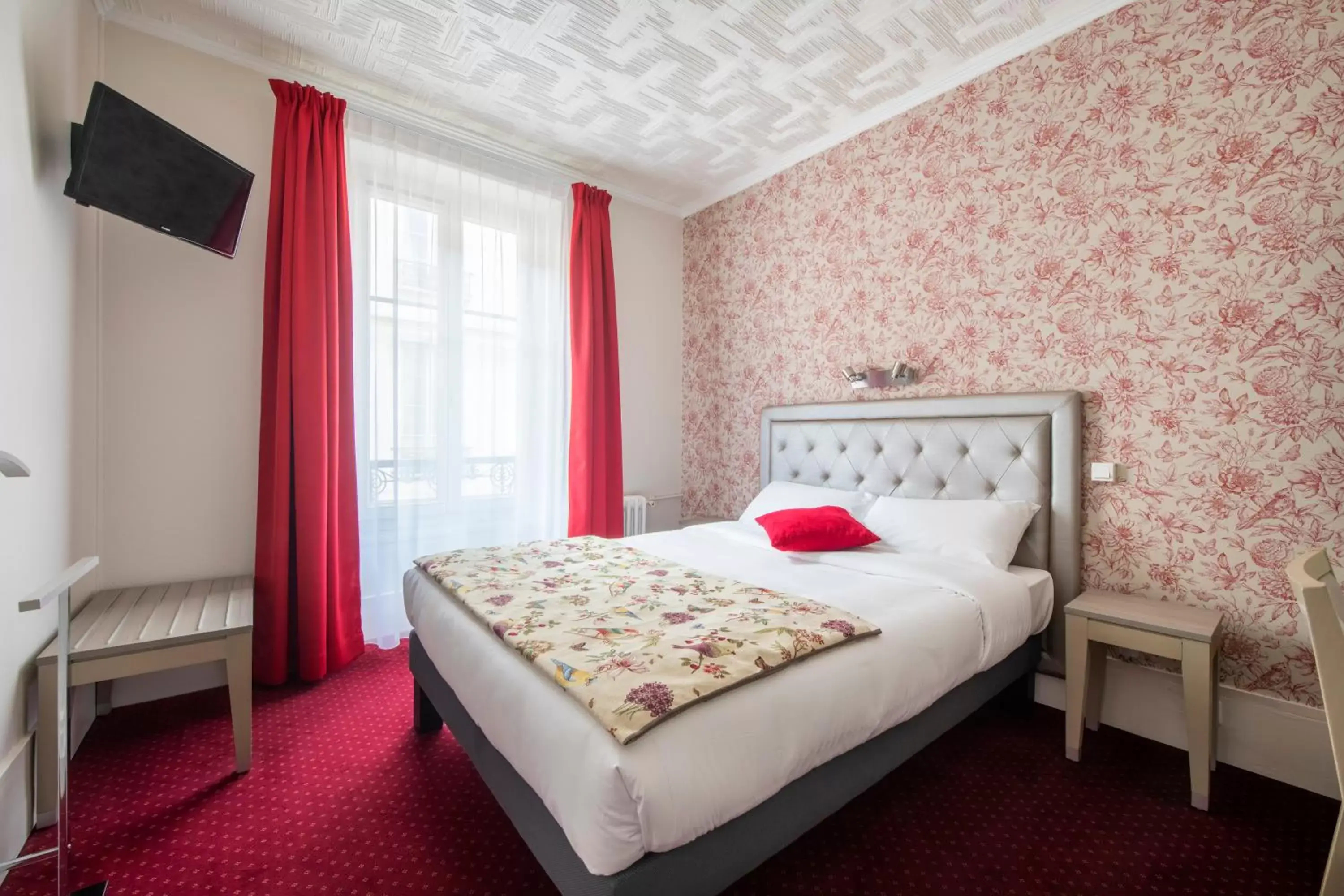 Bed in Royal Hotel Versailles