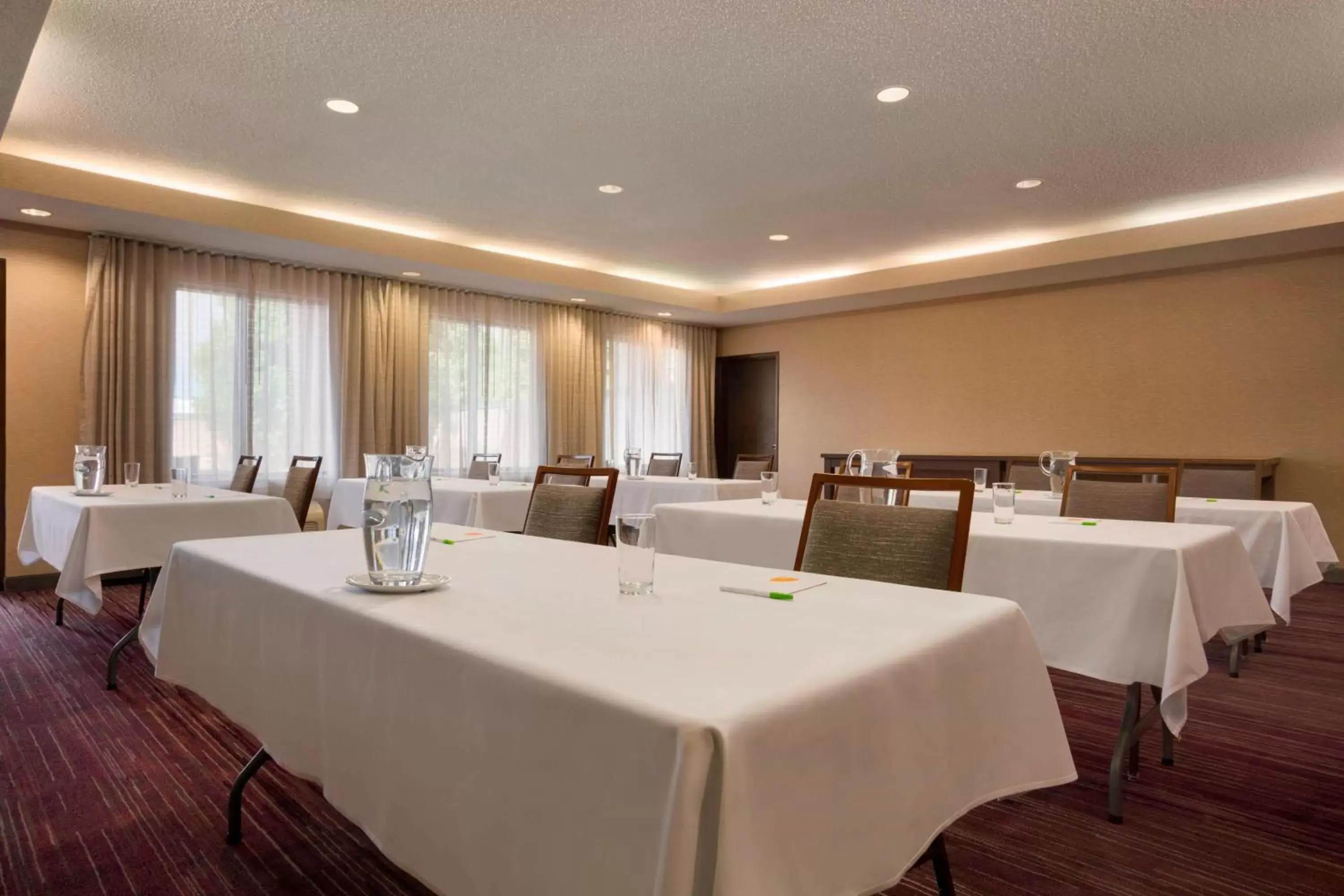Meeting/conference room in Courtyard by Marriott Champaign