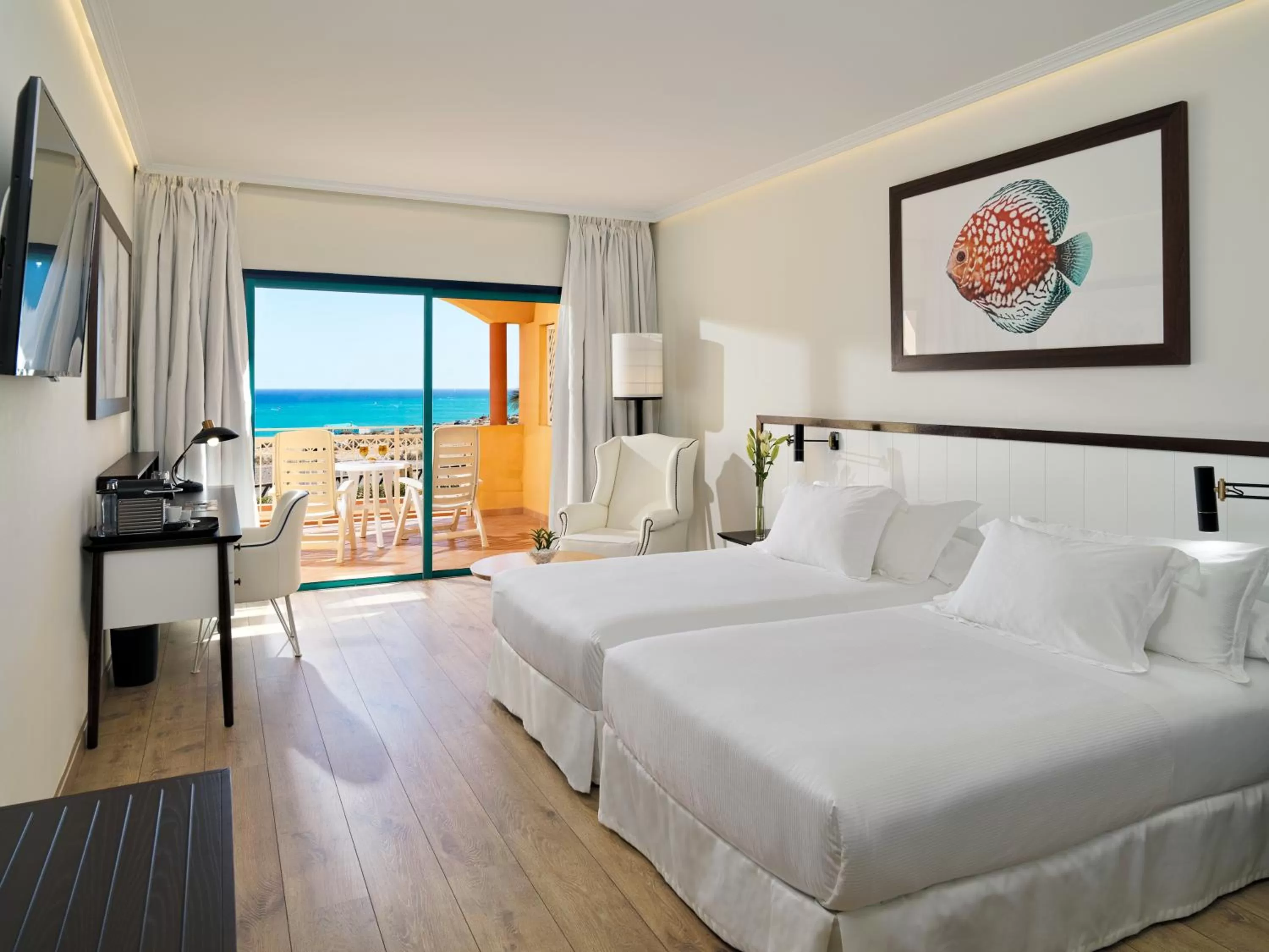 Photo of the whole room, Bed in H10 Playa Esmeralda - Adults Only