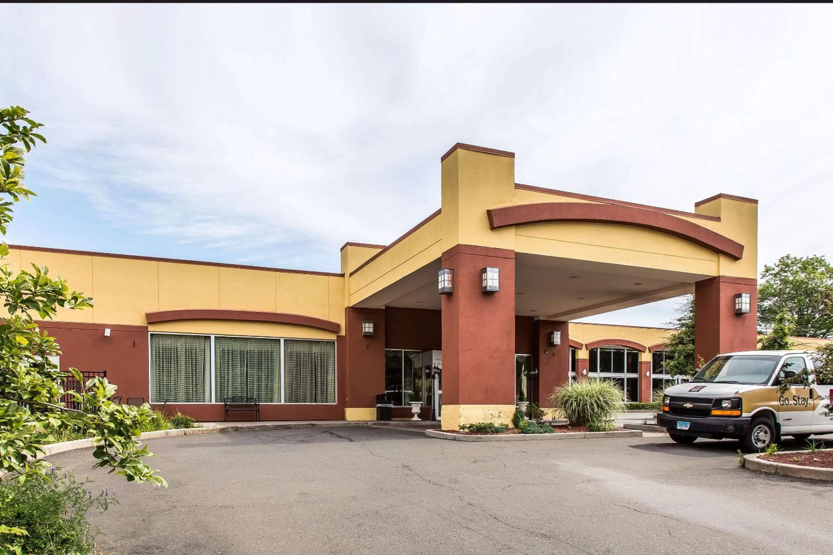 Property building in Clarion Hotel & Suites Hamden - New Haven