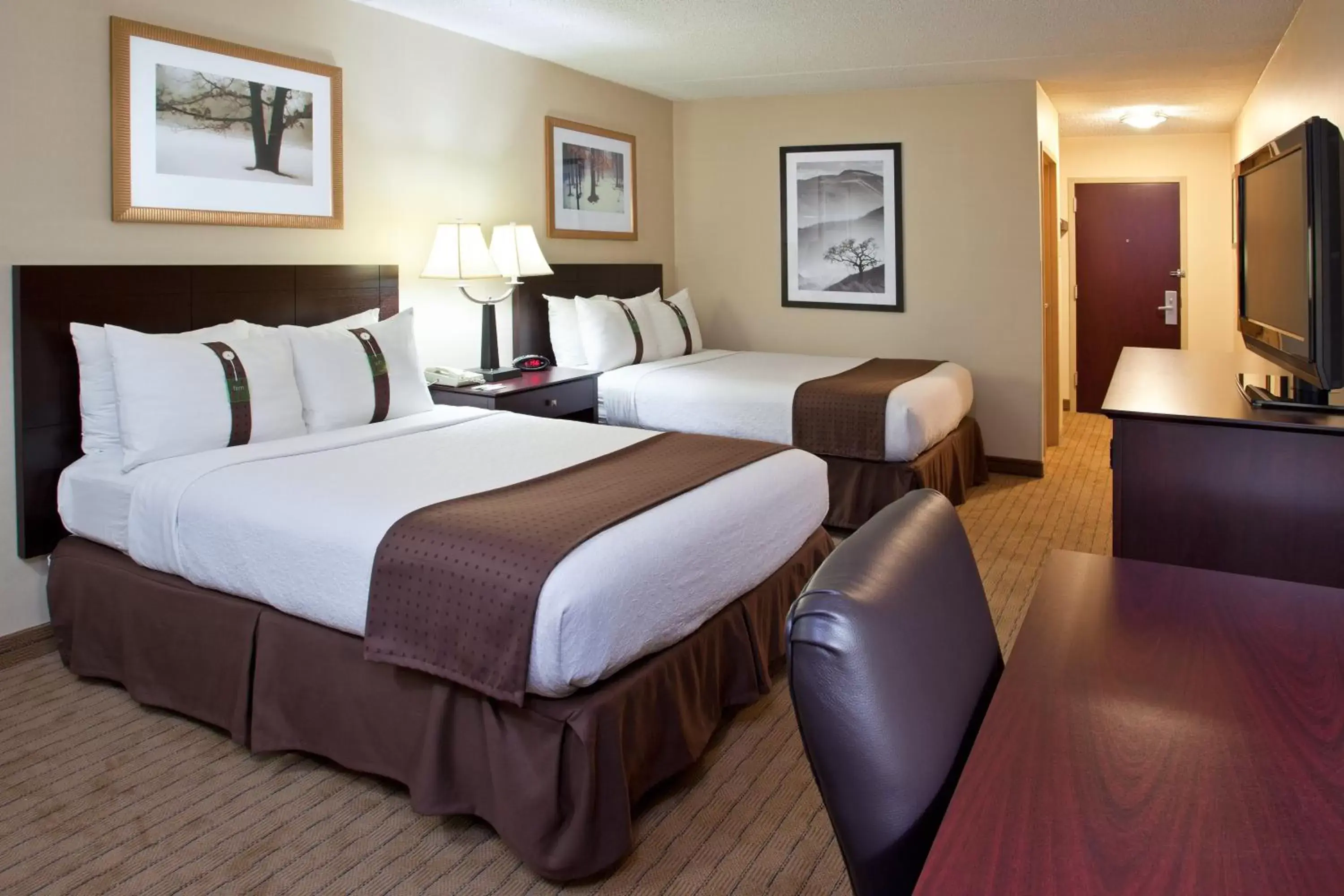 Photo of the whole room, Bed in Holiday Inn Canton-Belden Village, an IHG Hotel