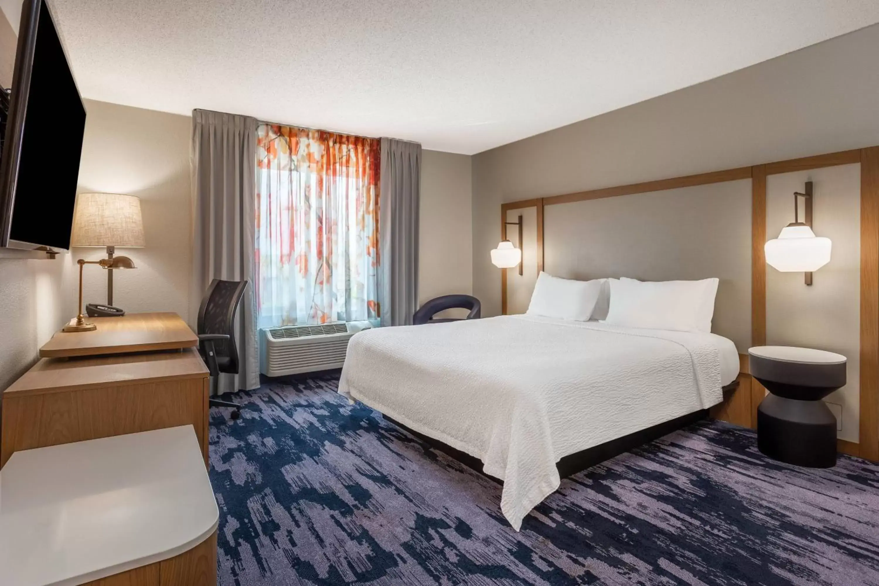 Photo of the whole room, Bed in Fairfield Inn & Suites Indianapolis Northwest