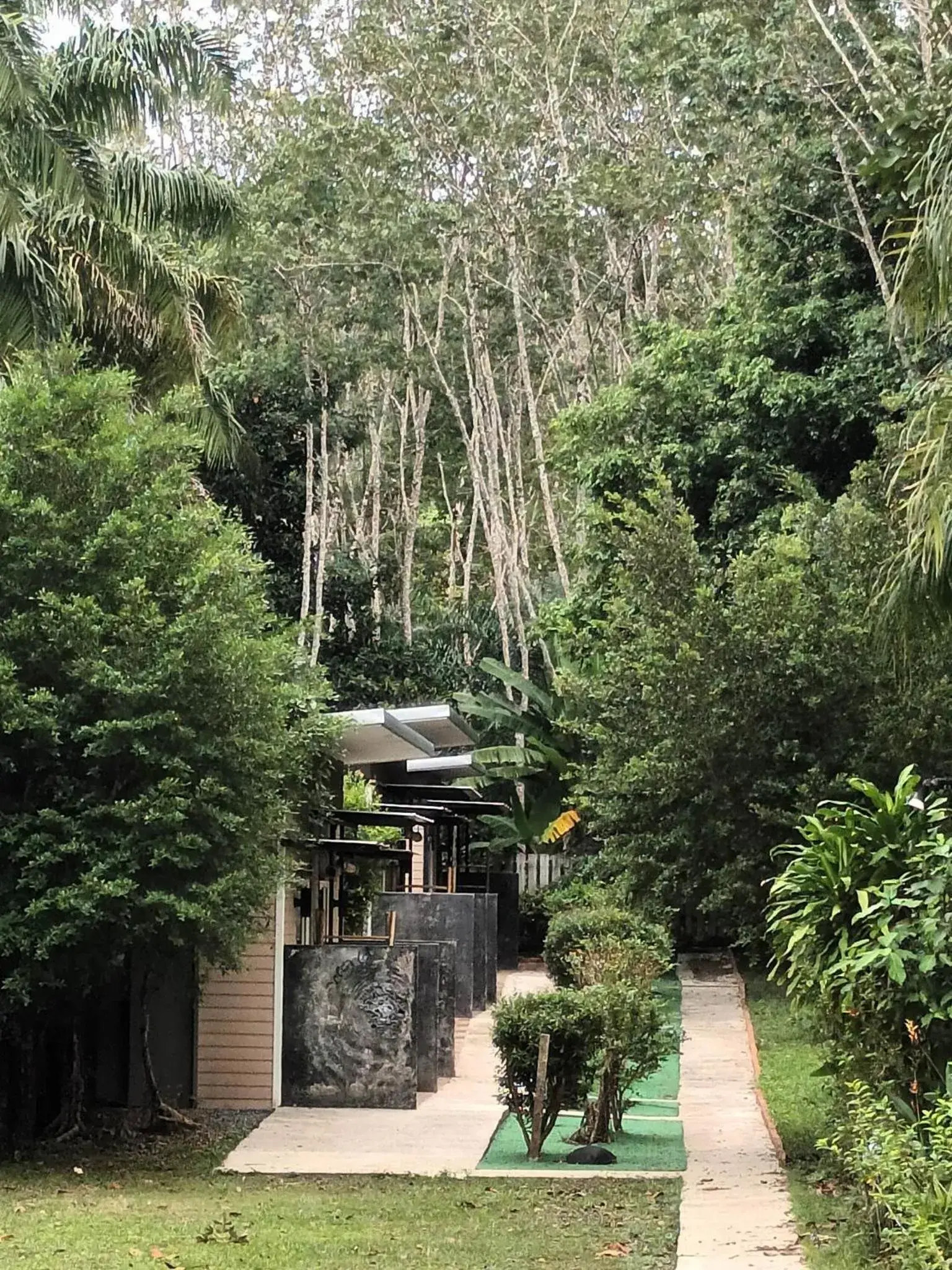 Garden in BaanPhong Lanta