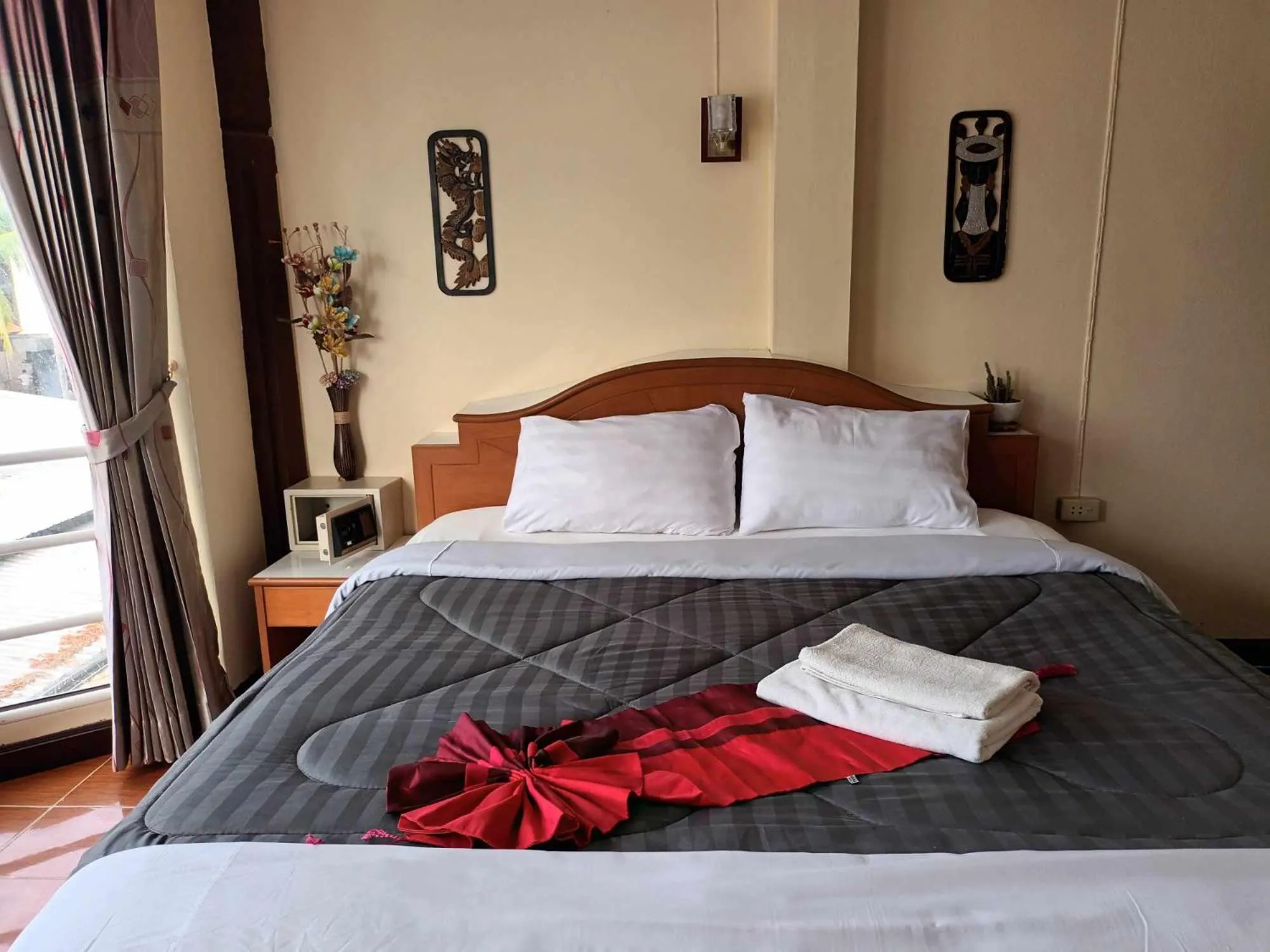 Bed in Patong Rose Guest House 50m to Beach