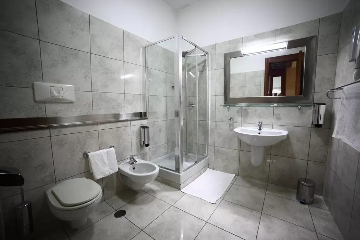 Bathroom in Hotel Artemide