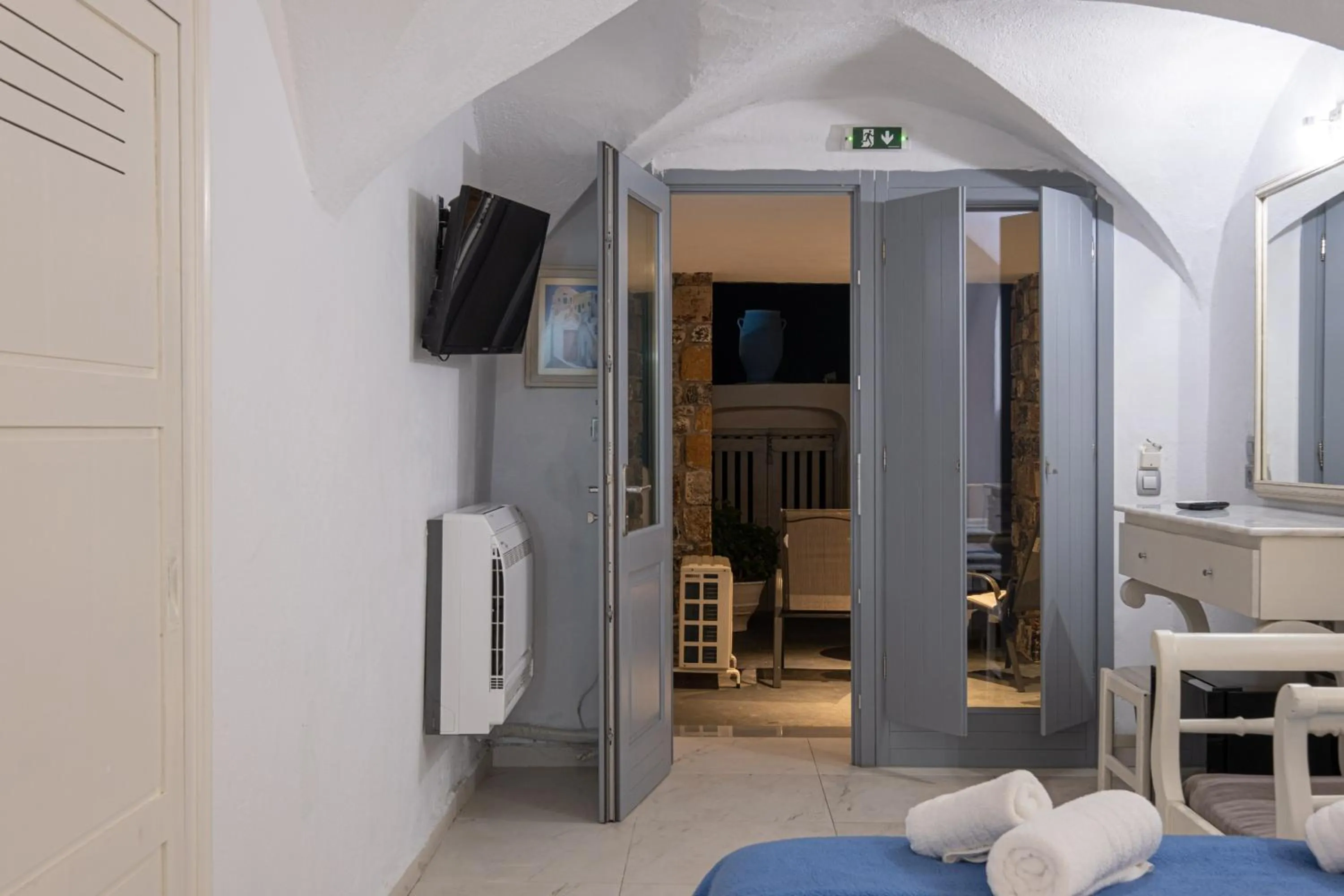 Bed in Loucas on the Cliff