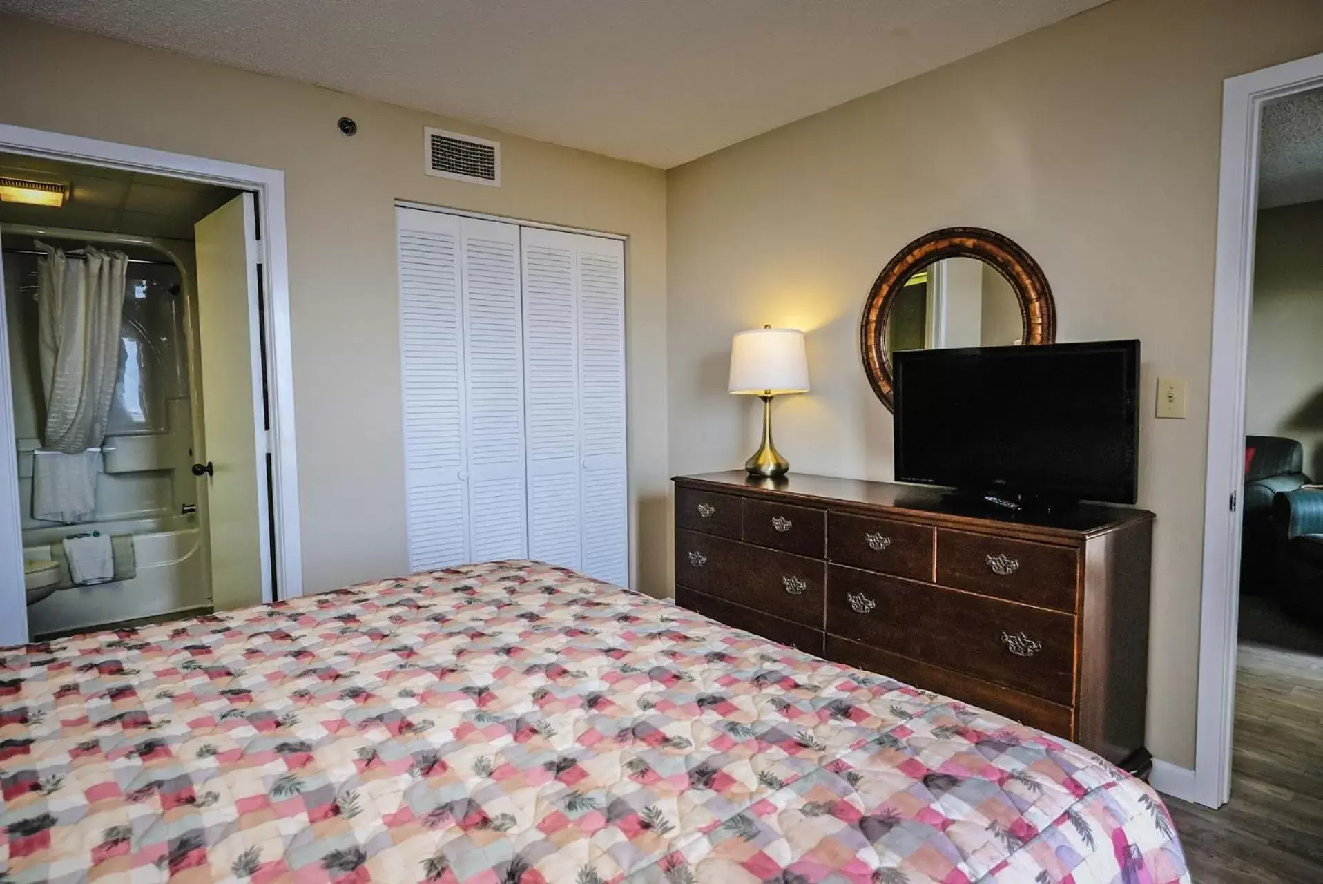 Bedroom, Bed in Litchfield Beach & Golf Resort