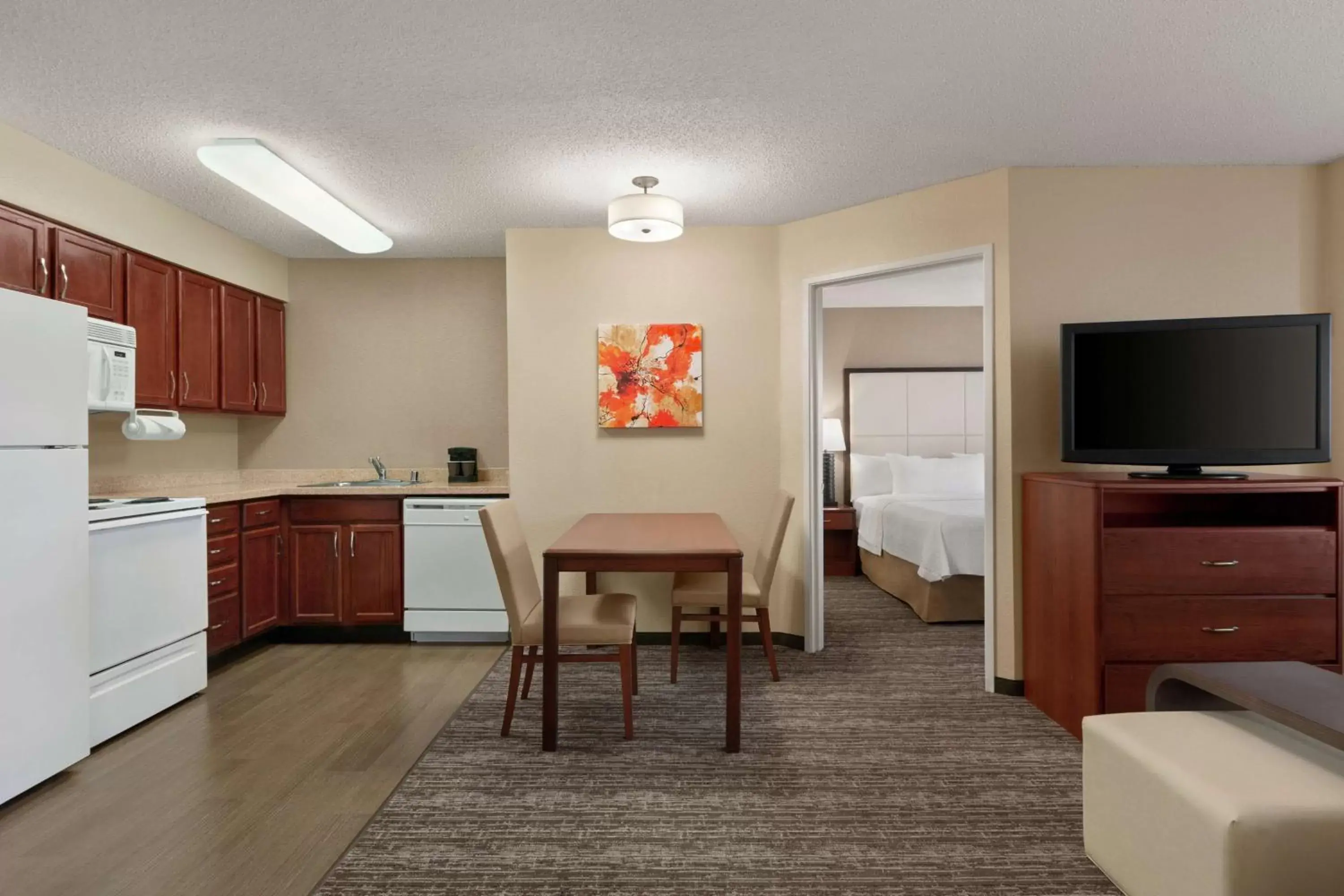 Bedroom, Kitchen/Kitchenette in Homewood Suites by Hilton Dallas-DFW Airport N-Grapevine
