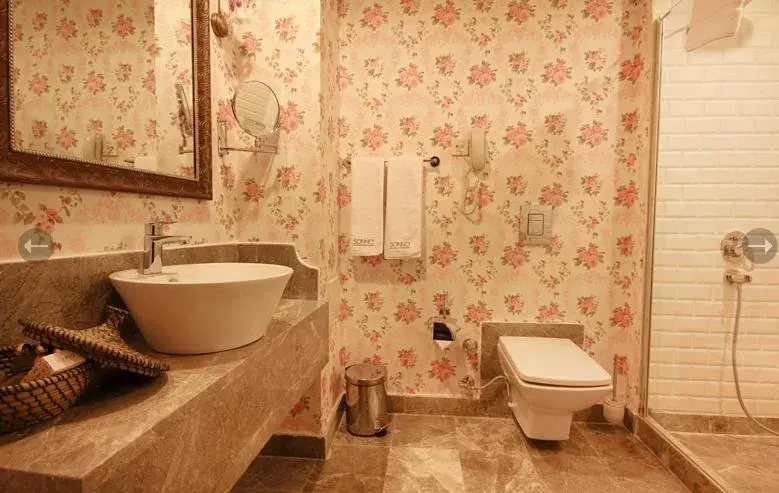 Bathroom in Sonno Boutique Rooms & Suites