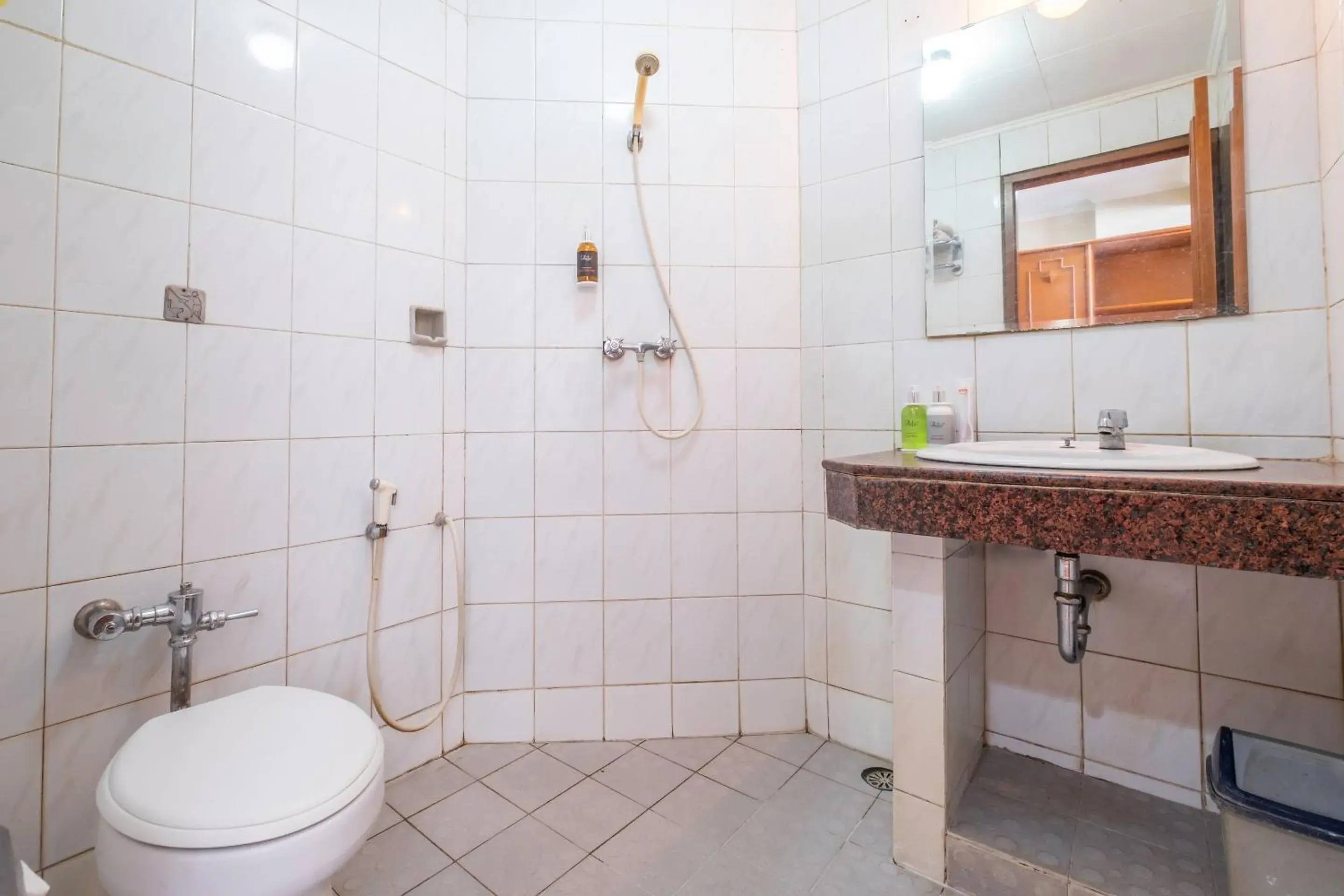 Bathroom in SUPER OYO Collection O 25 Hotel Baltika