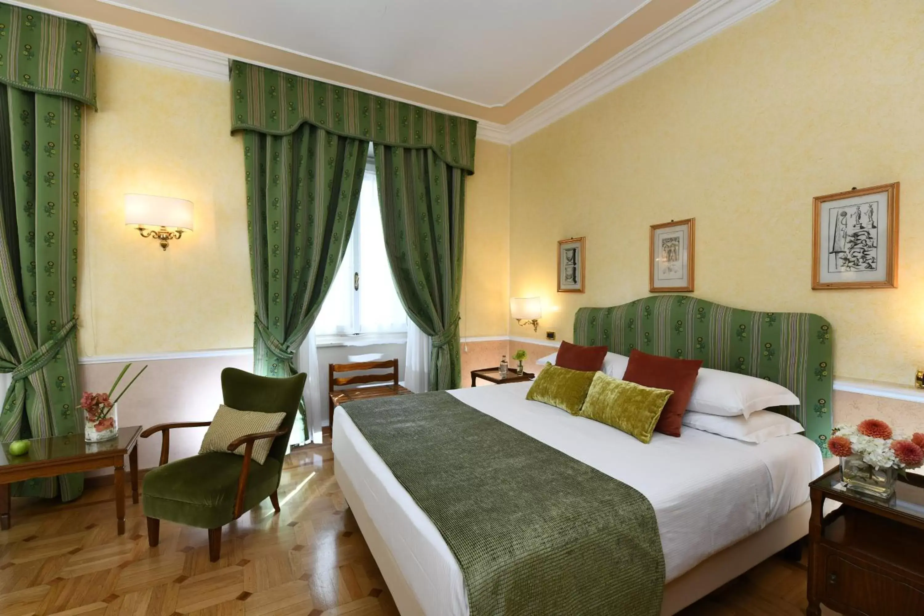 Photo of the whole room, Bed in Bettoja Hotel Massimo d'Azeglio