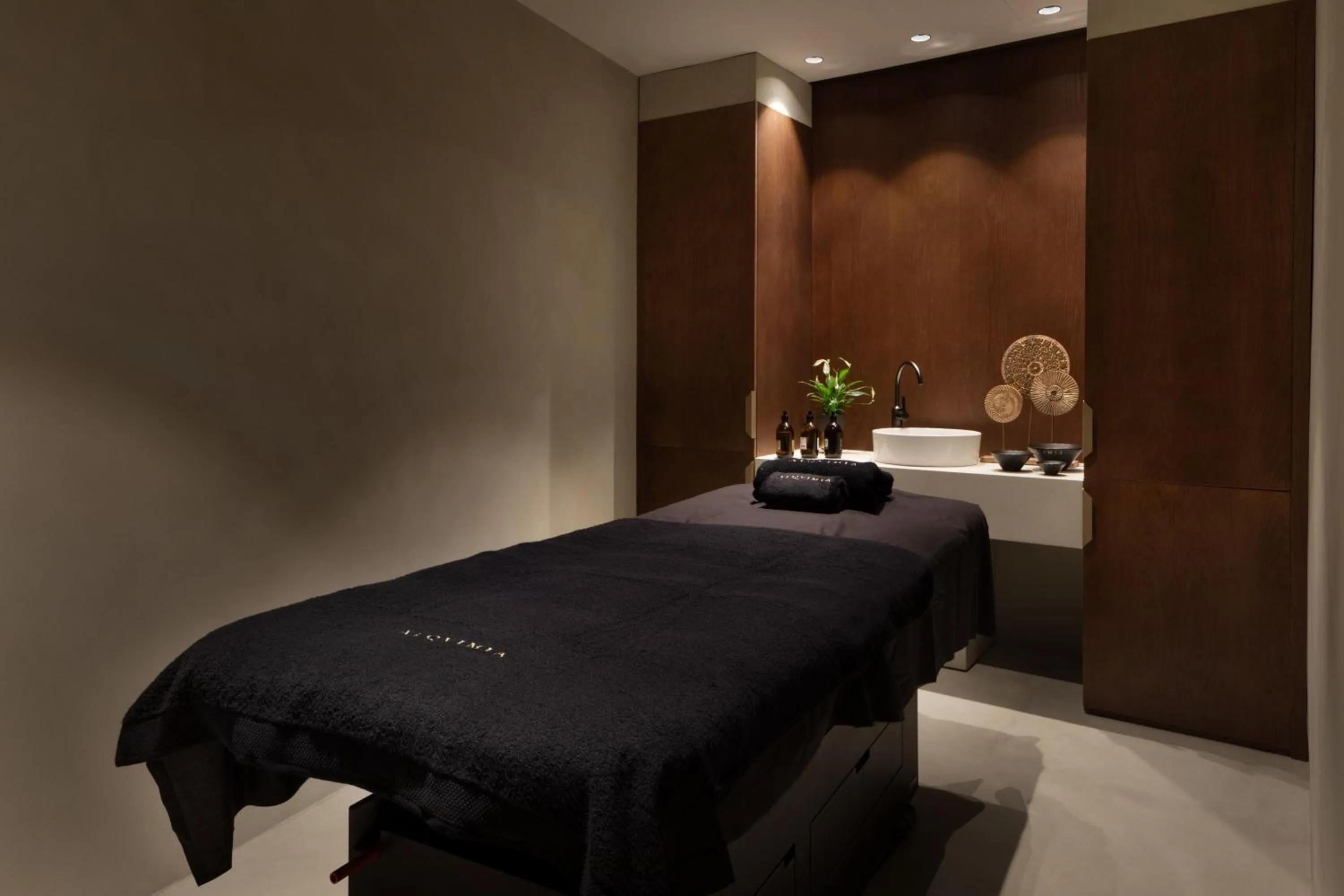 Spa and wellness centre/facilities in JW Marriott Hotel Madrid