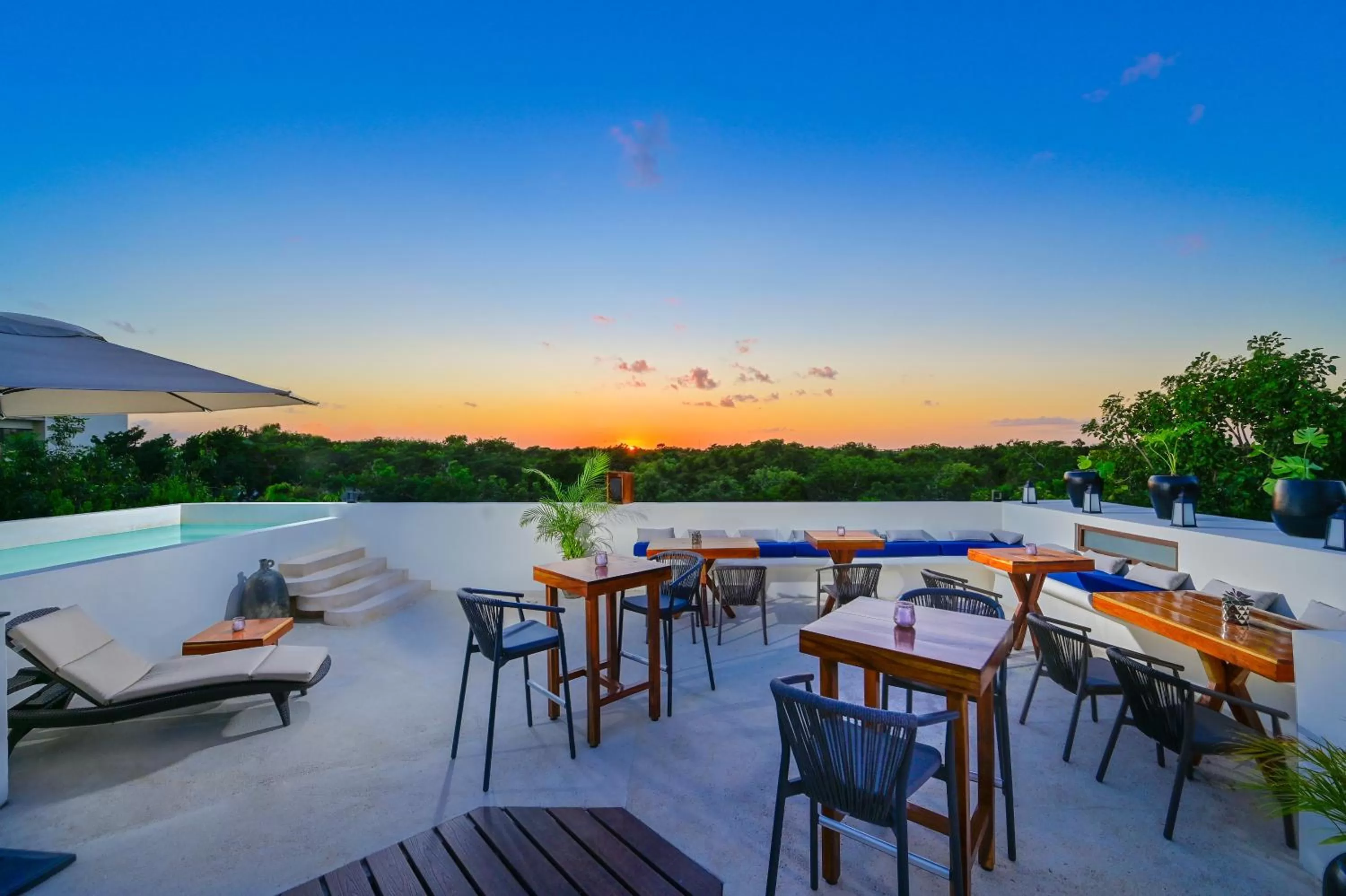 Restaurant/places to eat, Swimming Pool in KASA Hotel Kuyen - Adults Only