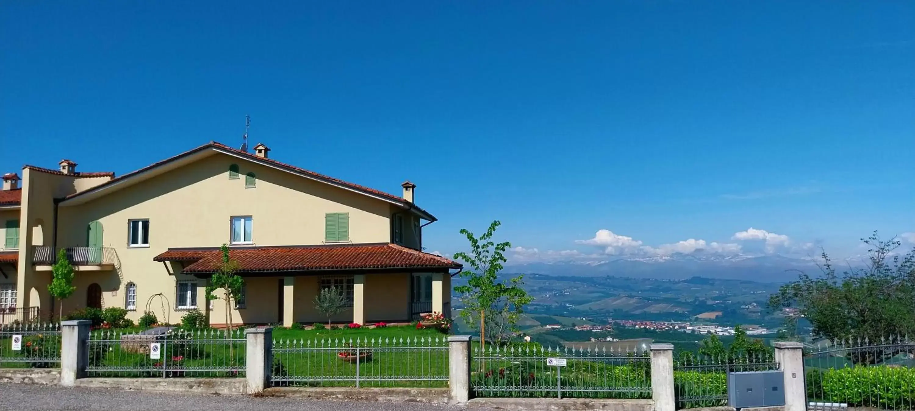 Property Building in Villa Bellavista Alba, B&B