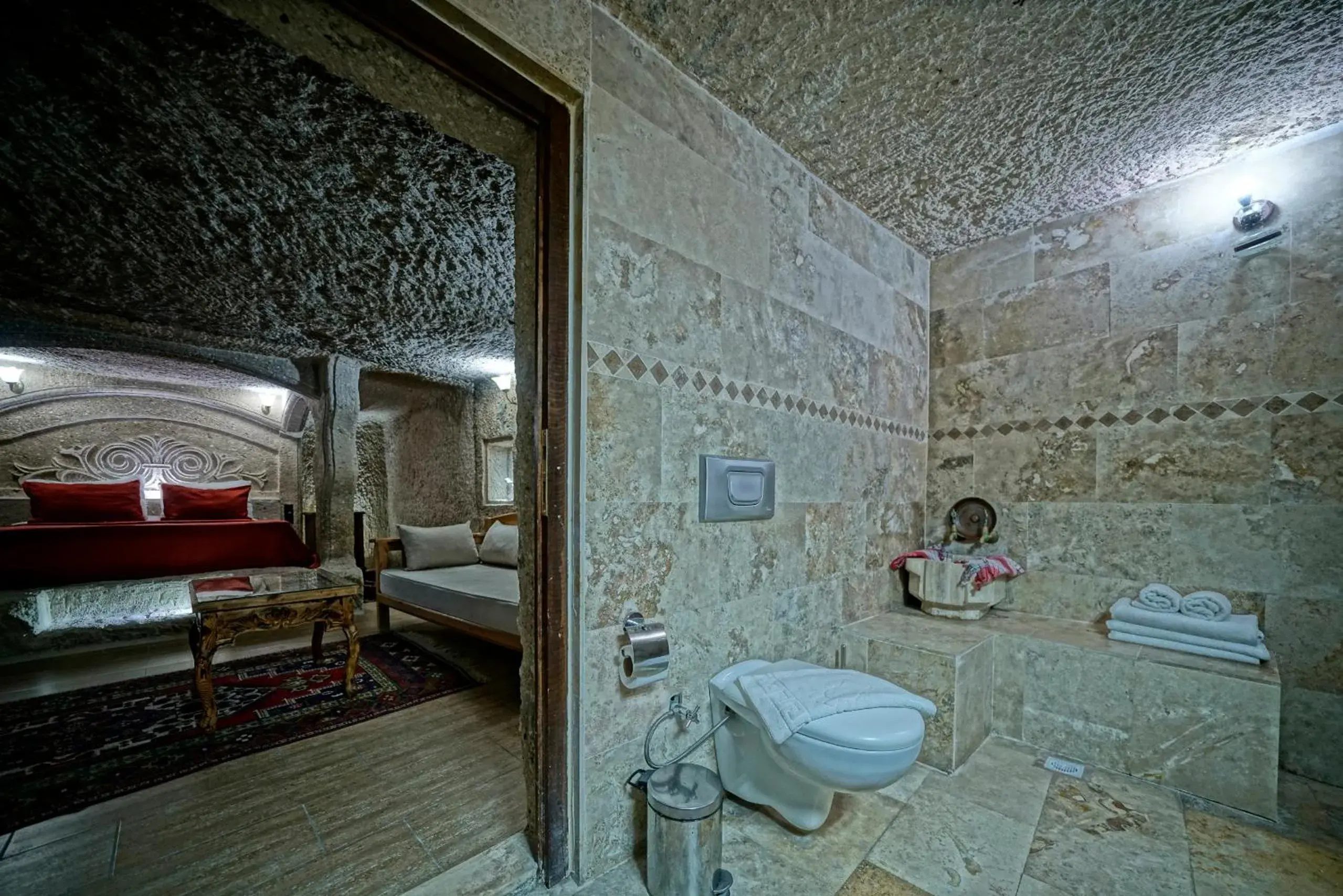 Photo of the whole room, Bathroom in Holiday Cave Hotel