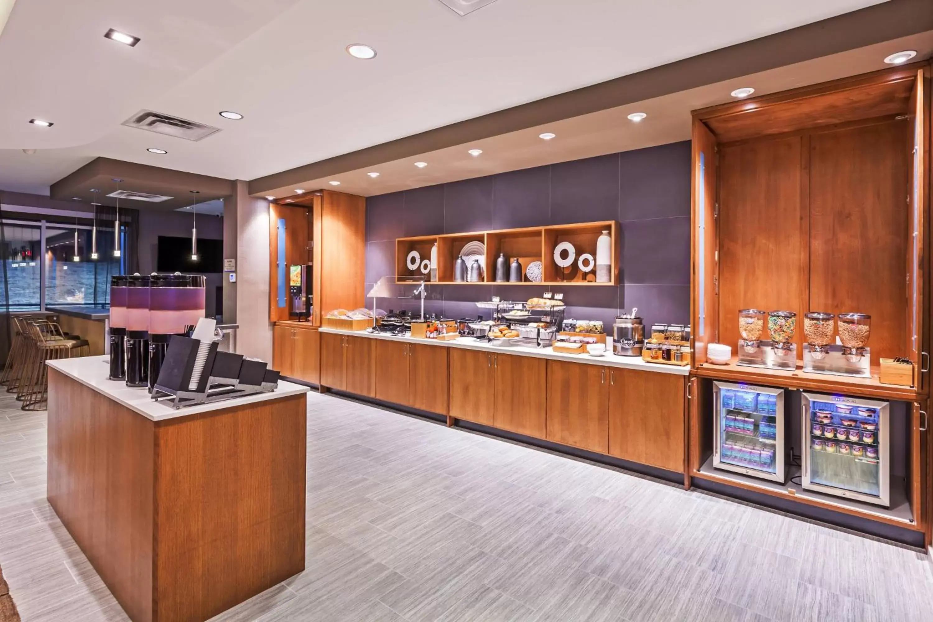 Breakfast, Restaurant/Places to Eat in SpringHill Suites by Marriott Tulsa at Tulsa Hills