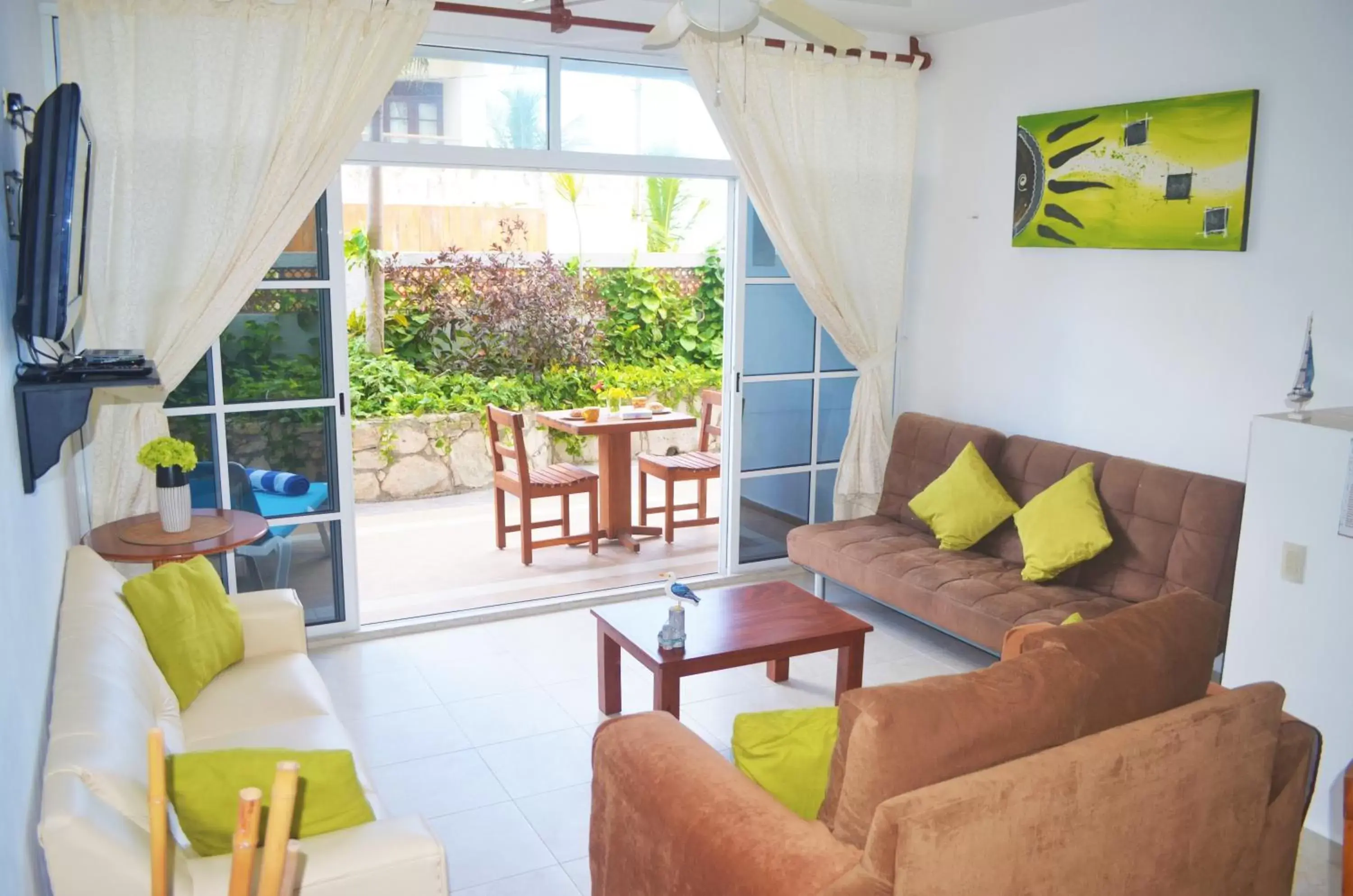 Living room, Seating Area in Corales Suites