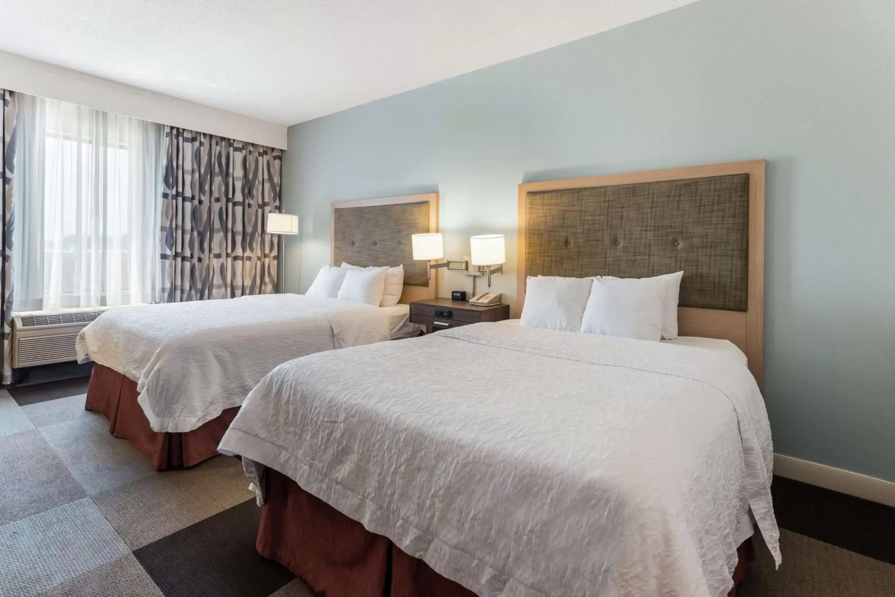 Bed in Hampton Inn Columbus I-70E/Hamilton Road Bed in Hampton Inn Columbus I-70E/Hamilton Road