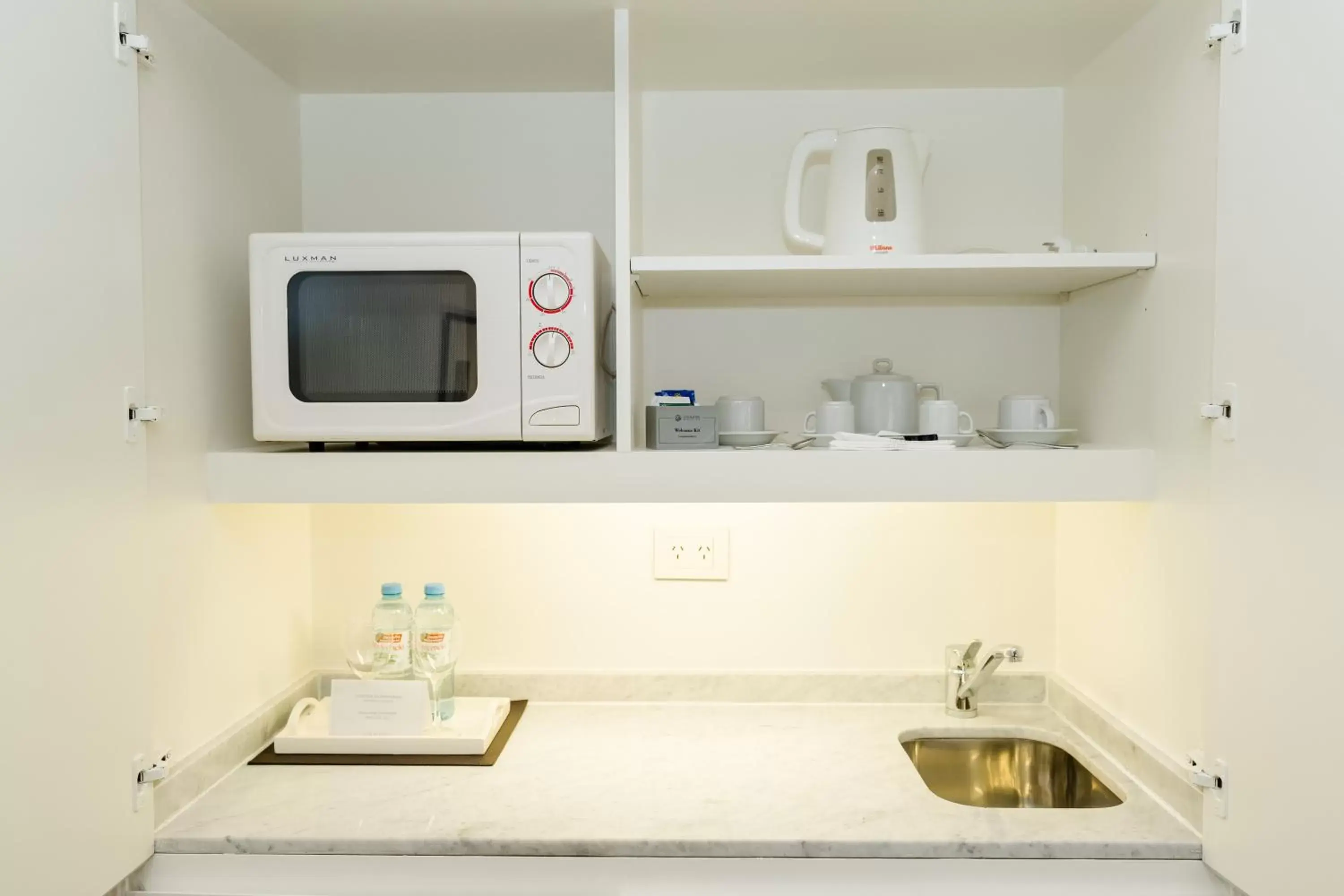 Coffee/tea facilities, Kitchen/Kitchenette in Loi Suites Recoleta Hotel