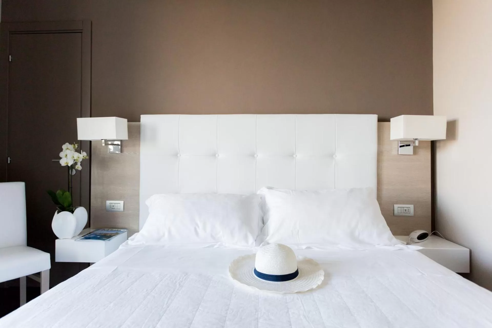 Bed in Raffaello Hotel & Mooka Restaurant