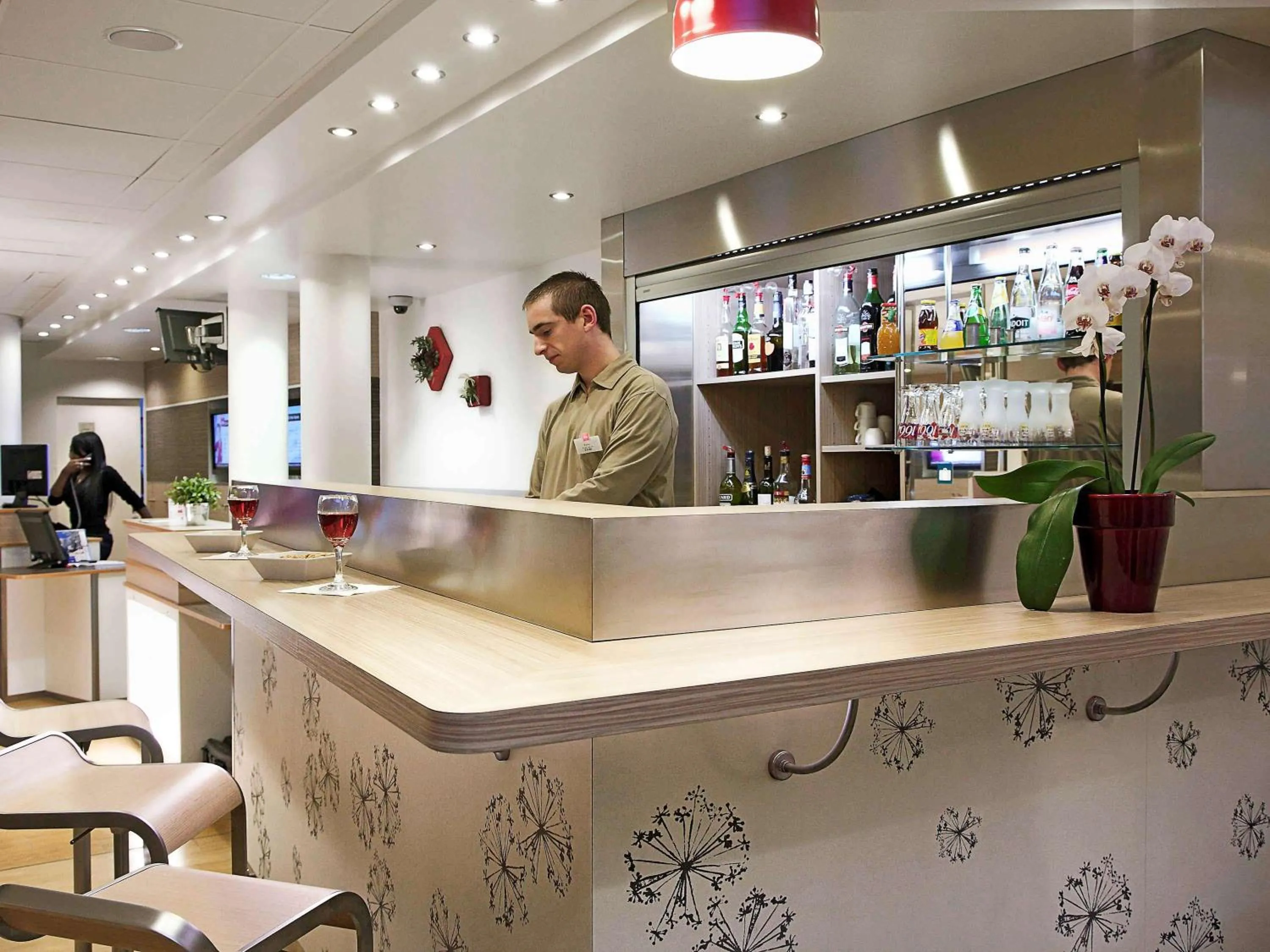 Lounge or bar in ibis Paris Vanves Parc des Expositions