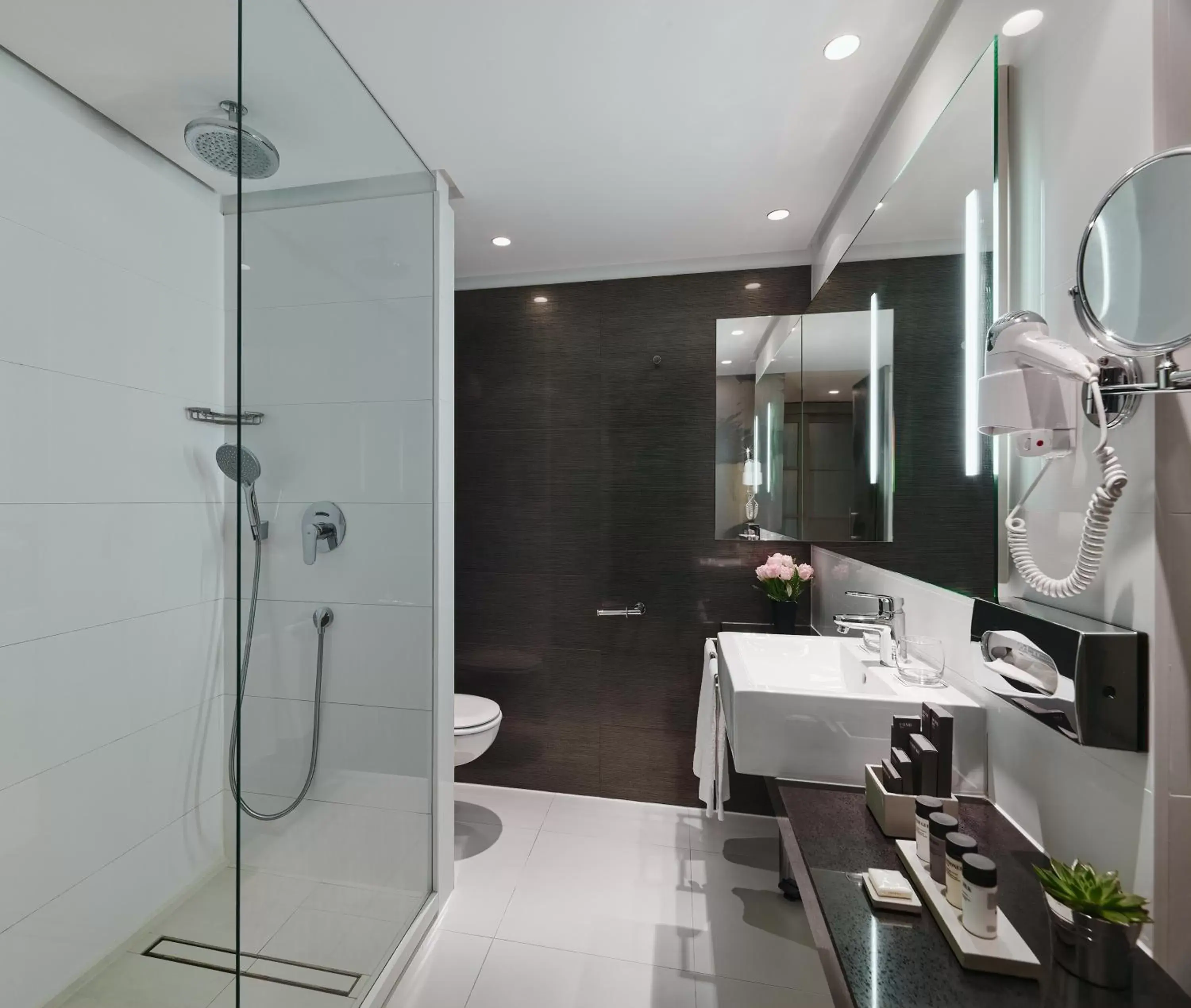 Shower, Bathroom in H10 Berlin Ku'damm