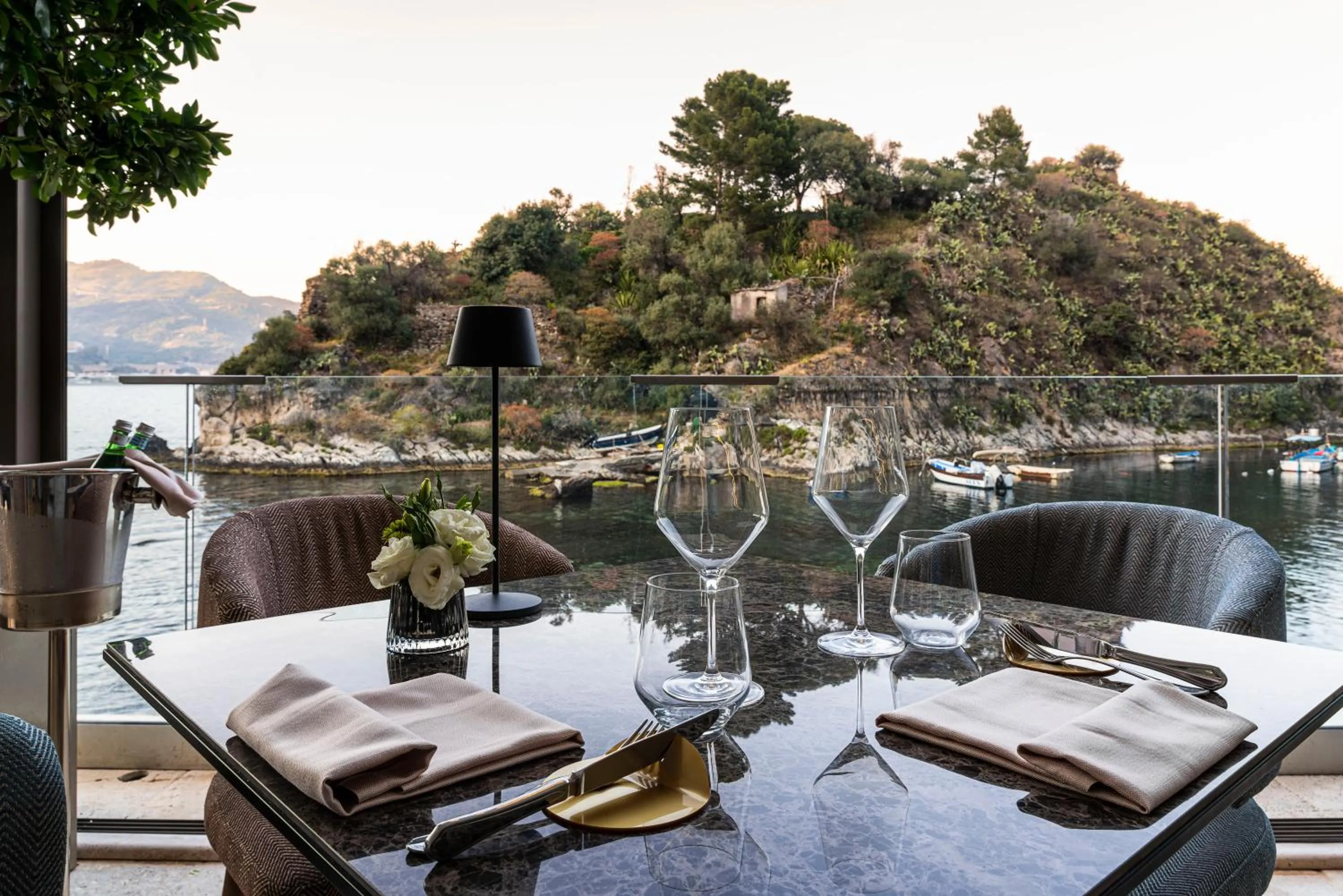 Restaurant/places to eat in Atlantis Bay - The Leading Hotels of the World