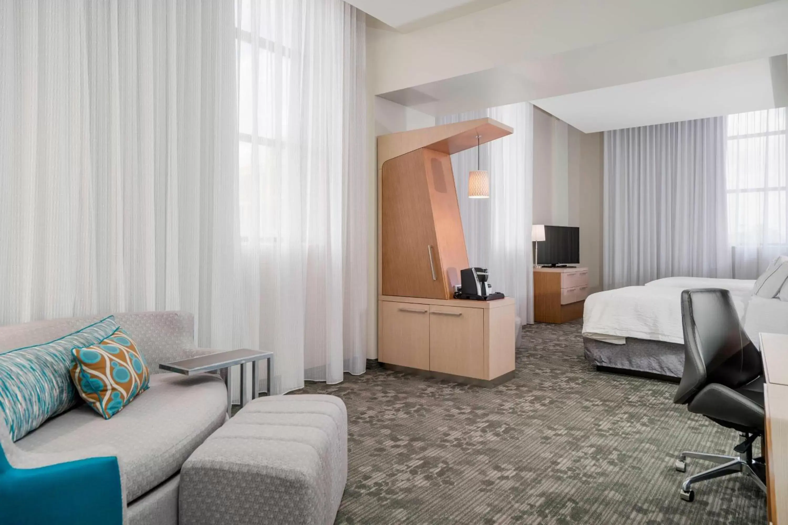 Living room, Seating Area in Courtyard by Marriott Niagara Falls, USA