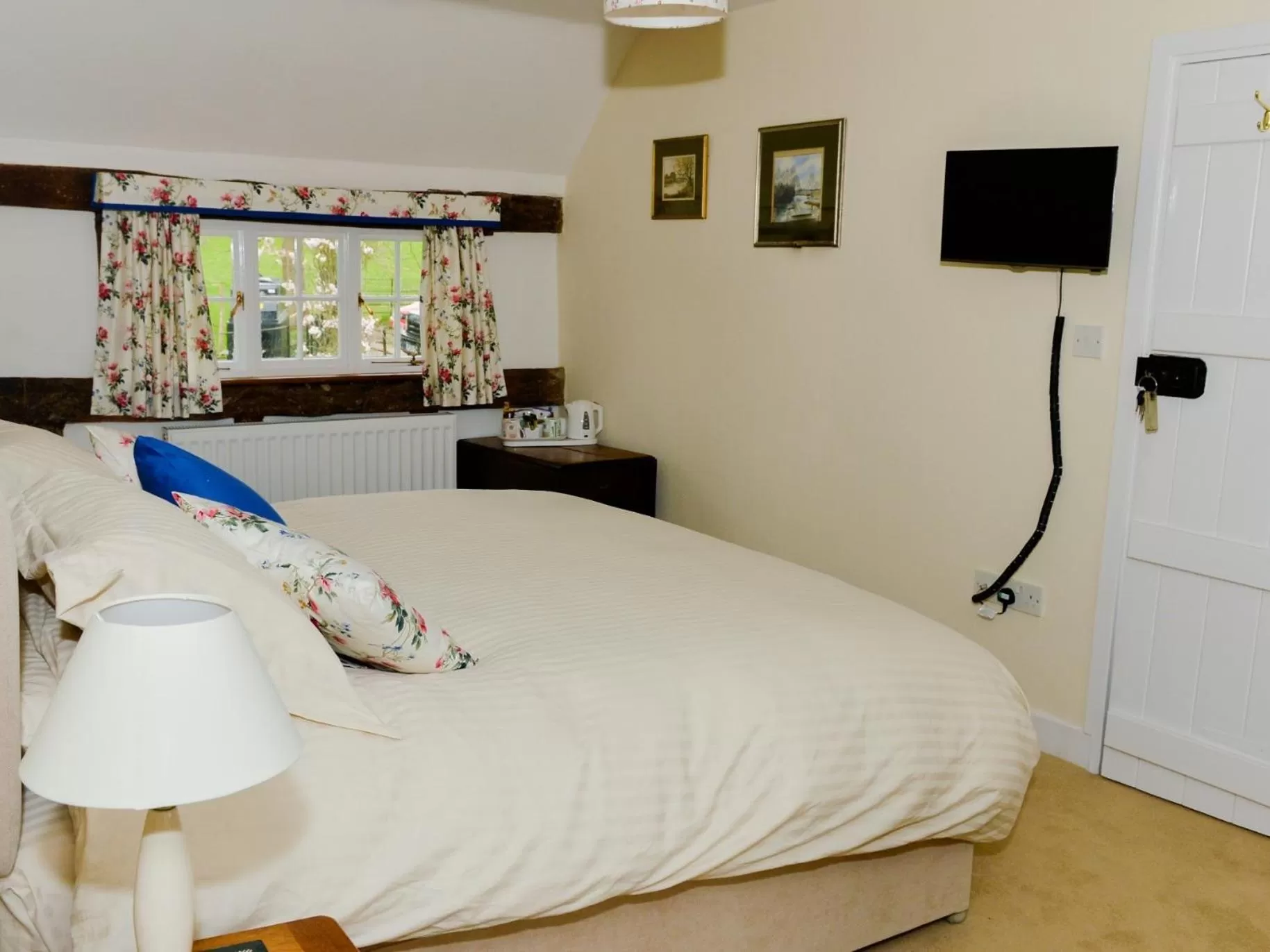 Twin Room with Private Bathroom in Twyford Farm B&B