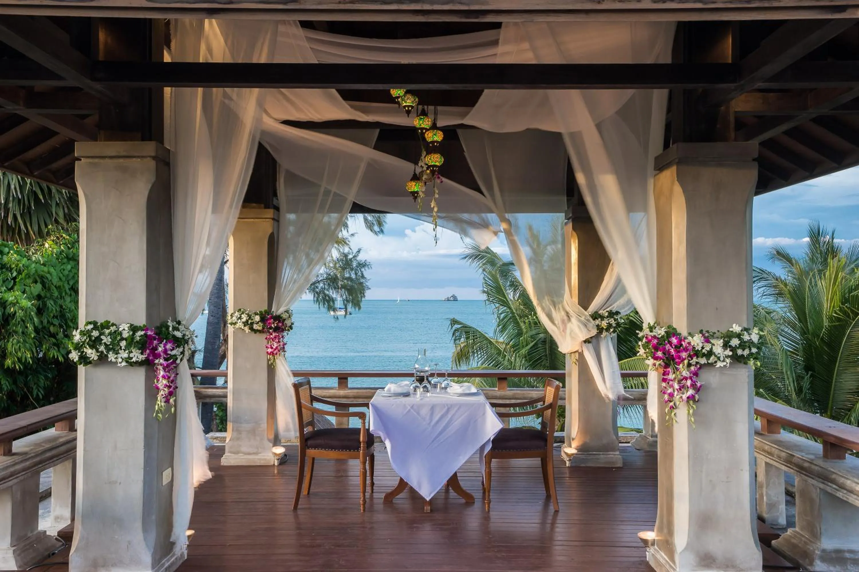 Restaurant/places to eat in Royal Muang Samui Villas