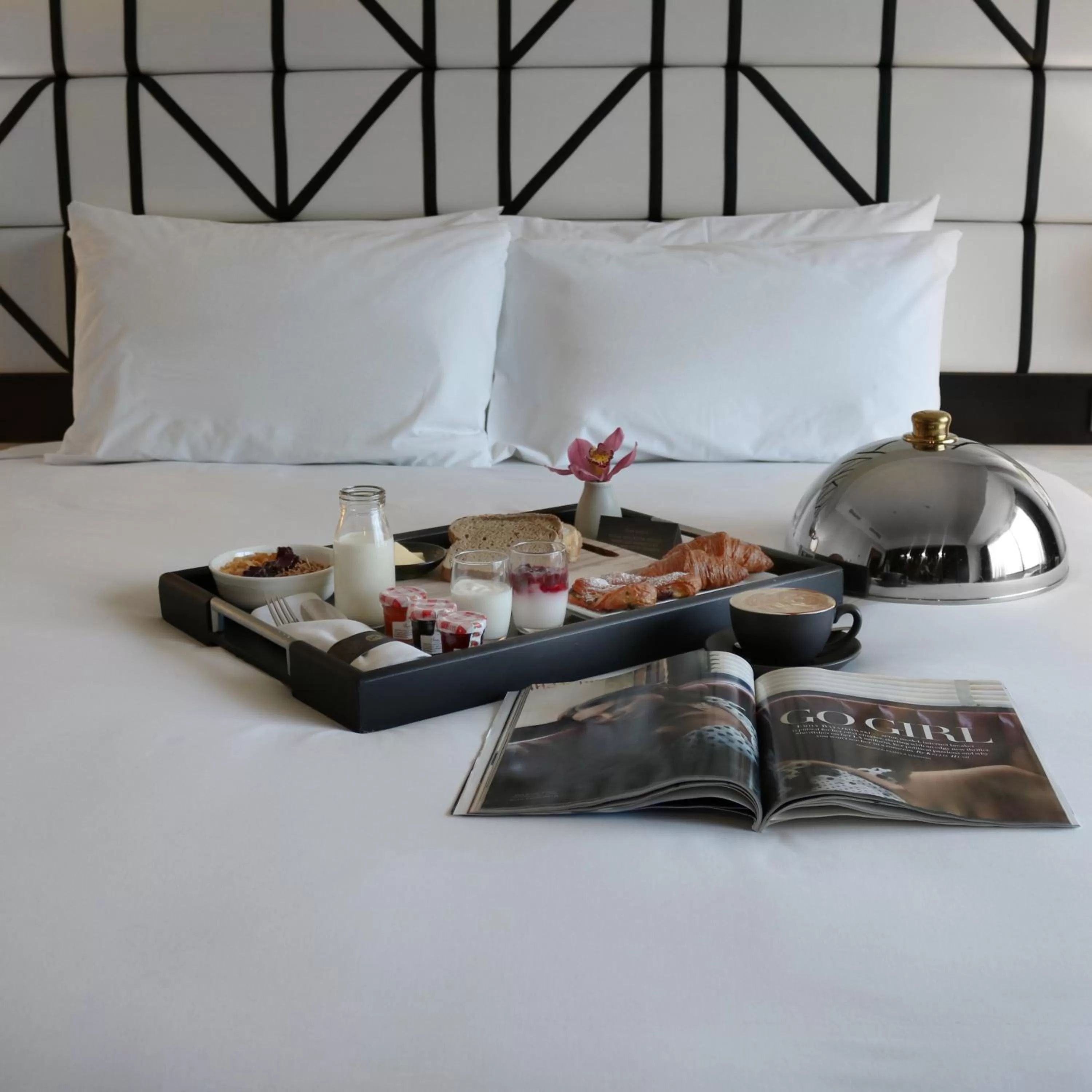 Continental breakfast, Bed in Mövenpick Hotel Auckland