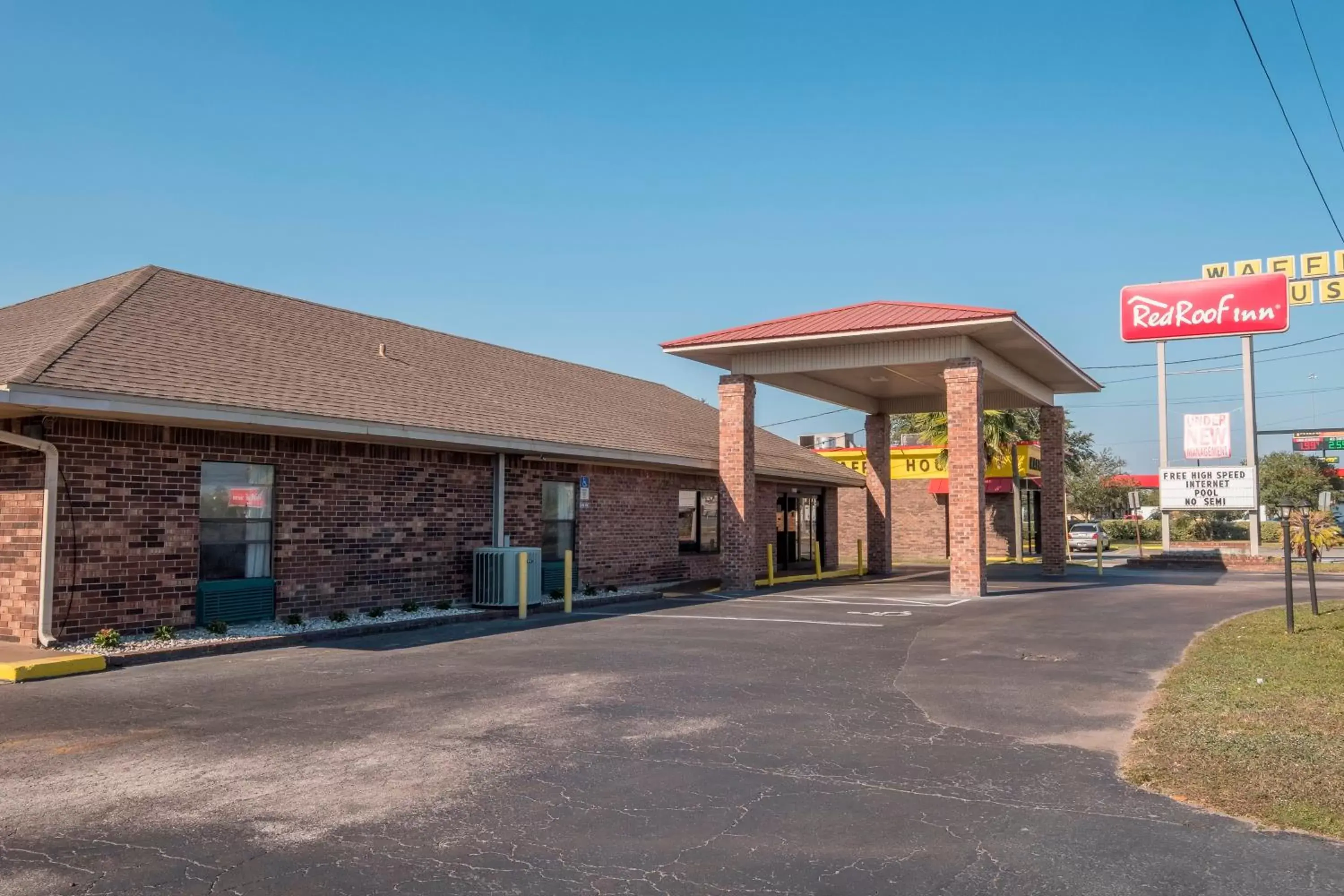 Property building, Facade/Entrance in Red Roof Inn Baldwin