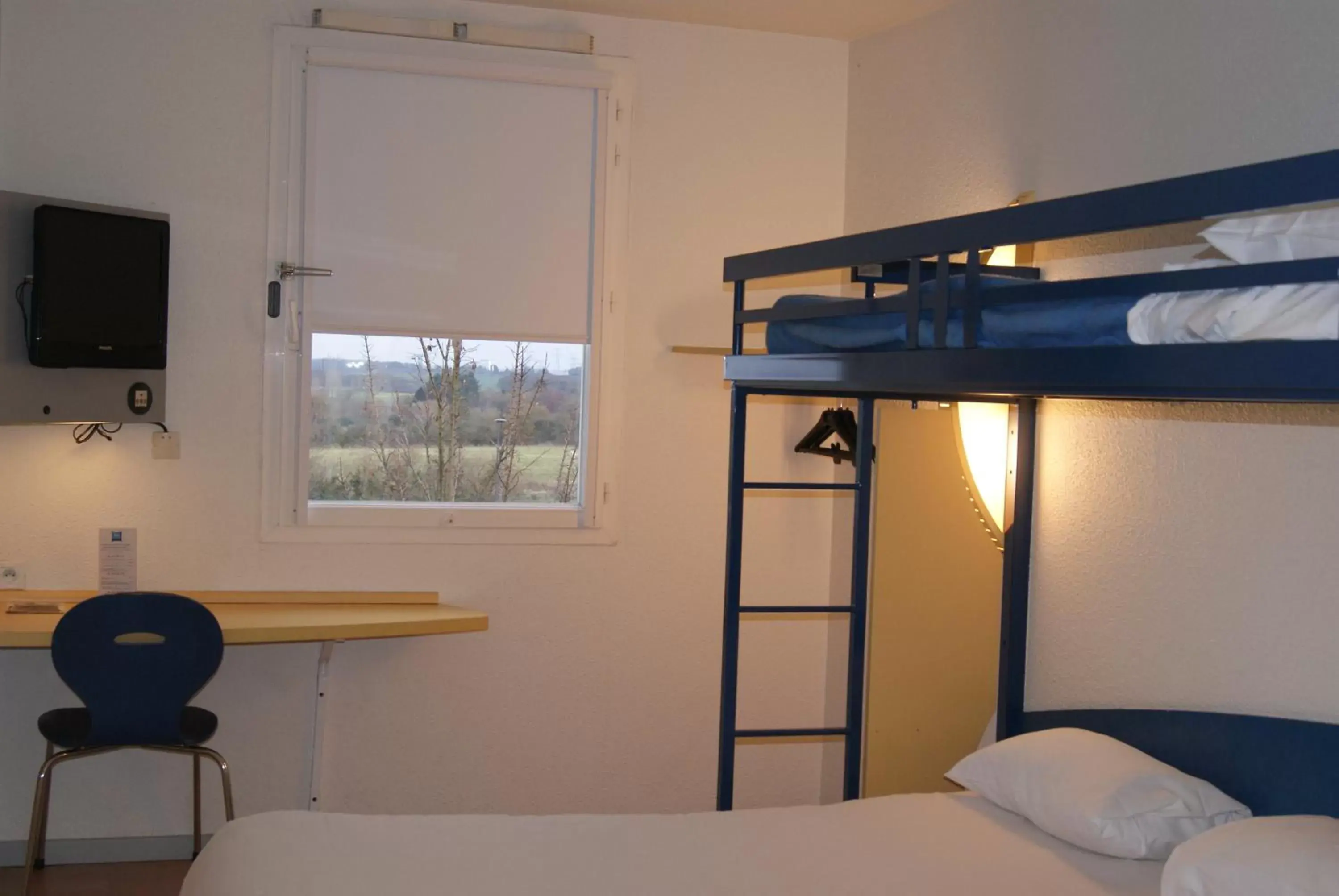 Bedroom, Bunk Bed in ibis budget Nevers Varennes Vauzelles