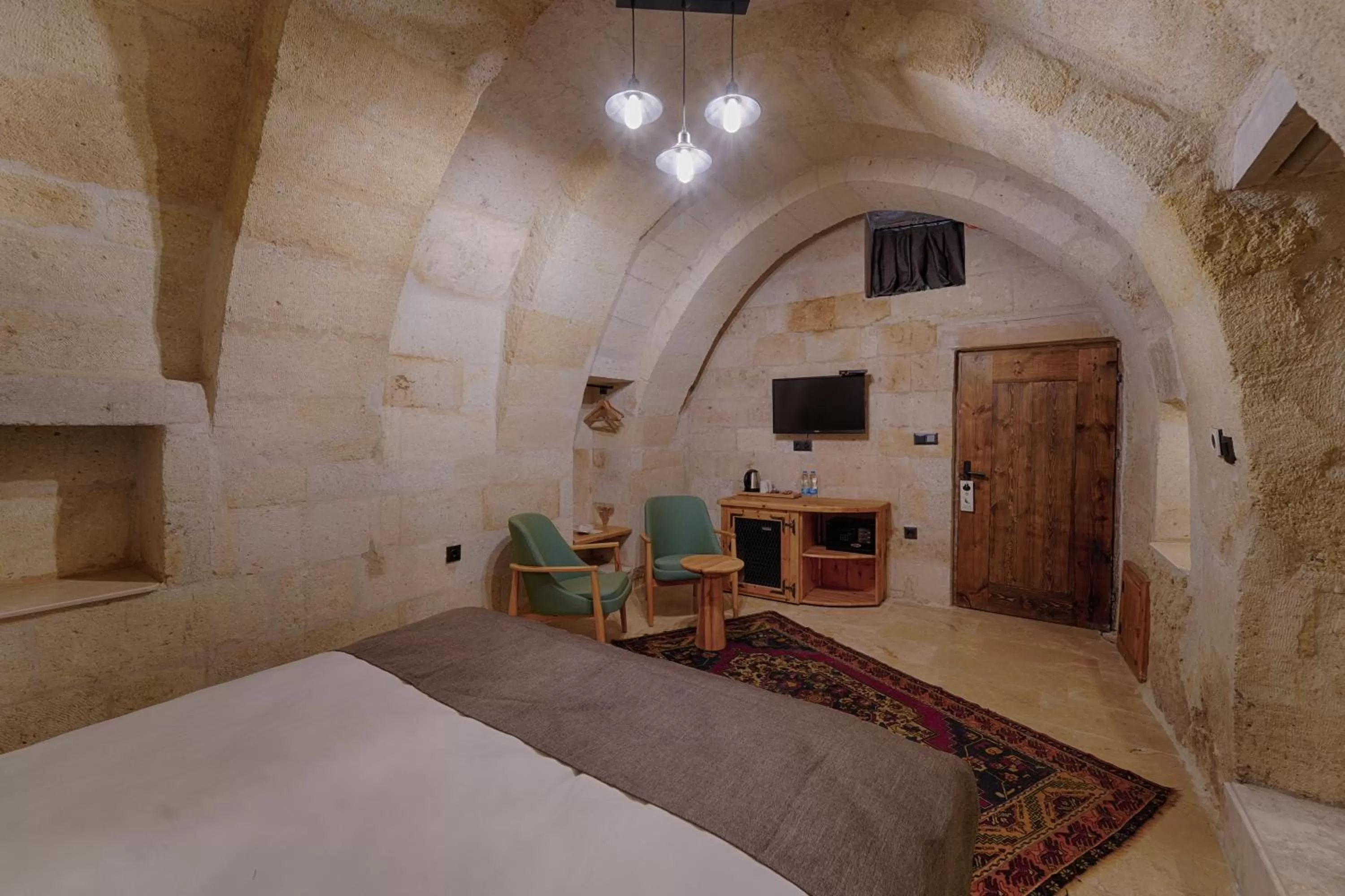 Bedroom, Bed in Concept Cave House