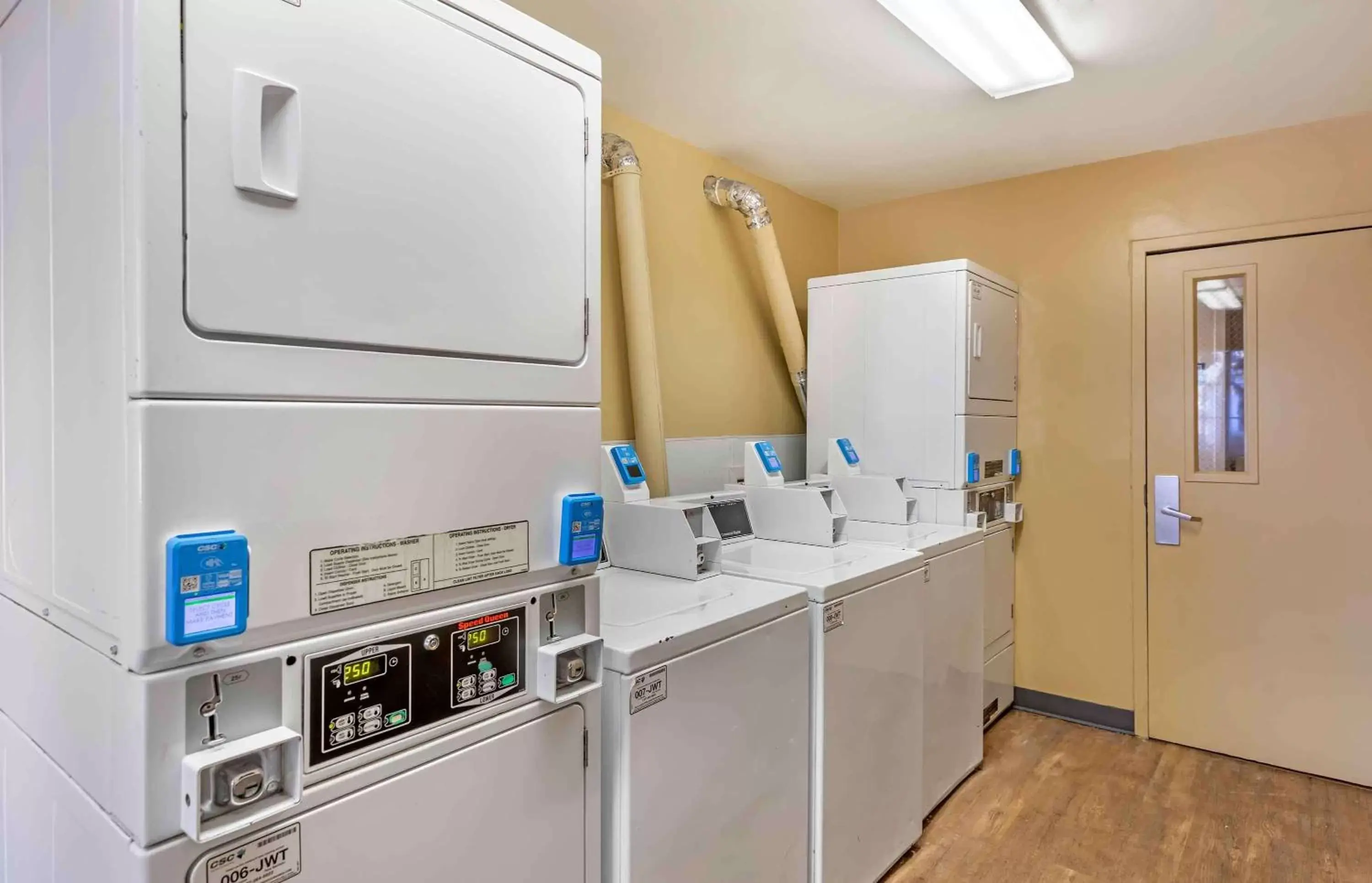 Property building, Kitchen/Kitchenette in Extended Stay America Suites - Denver - Tech Center South - Greenwood Village