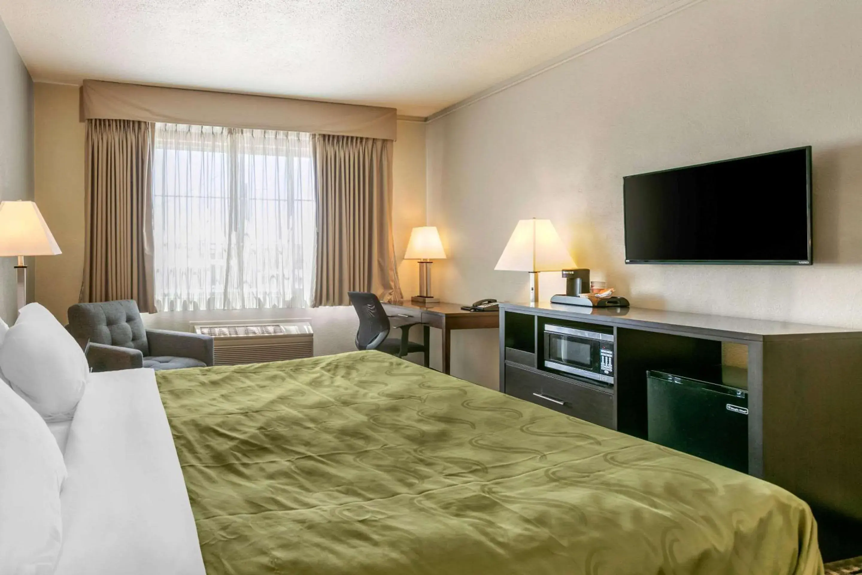 Photo of the whole room, Bed in Quality Inn Rawlins I-80 Photo of the whole room, Bed in Quality Inn Rawlins I-80