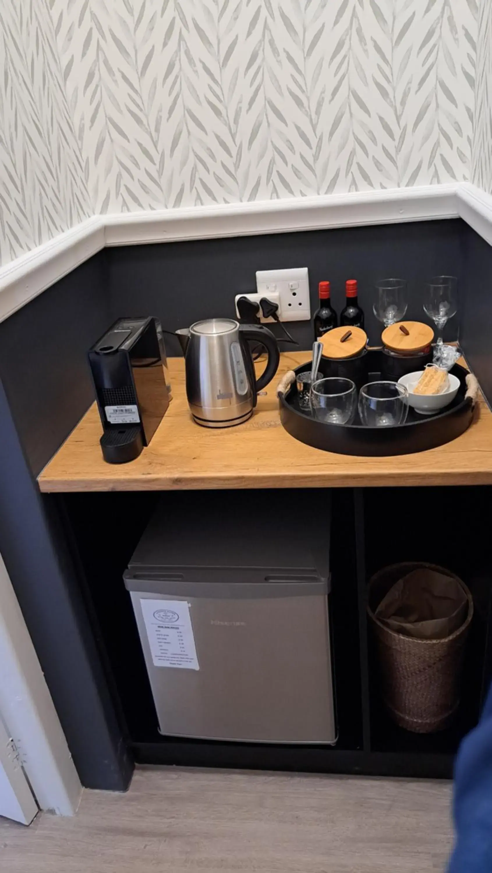 Coffee/tea facilities in Lavender Manor Guest Lodge