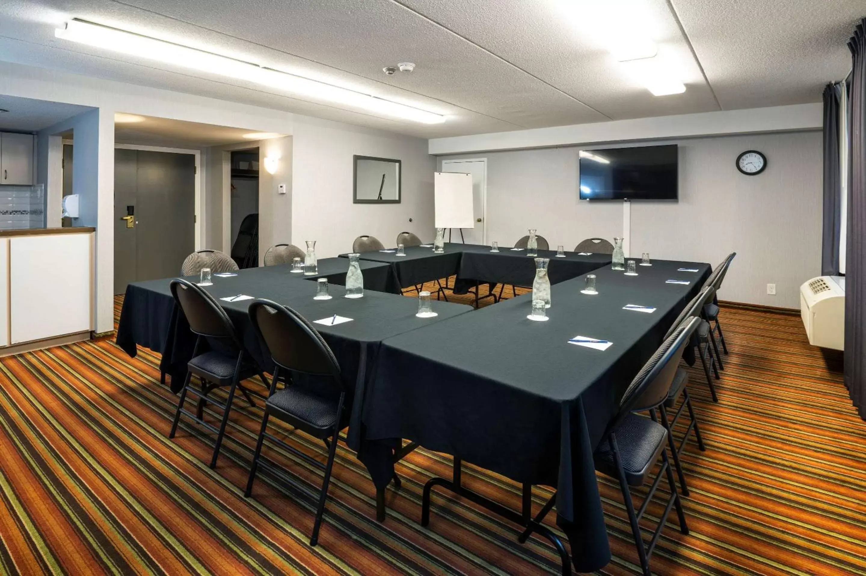 Meeting/conference room in Comfort Hotel & Suites Peterborough