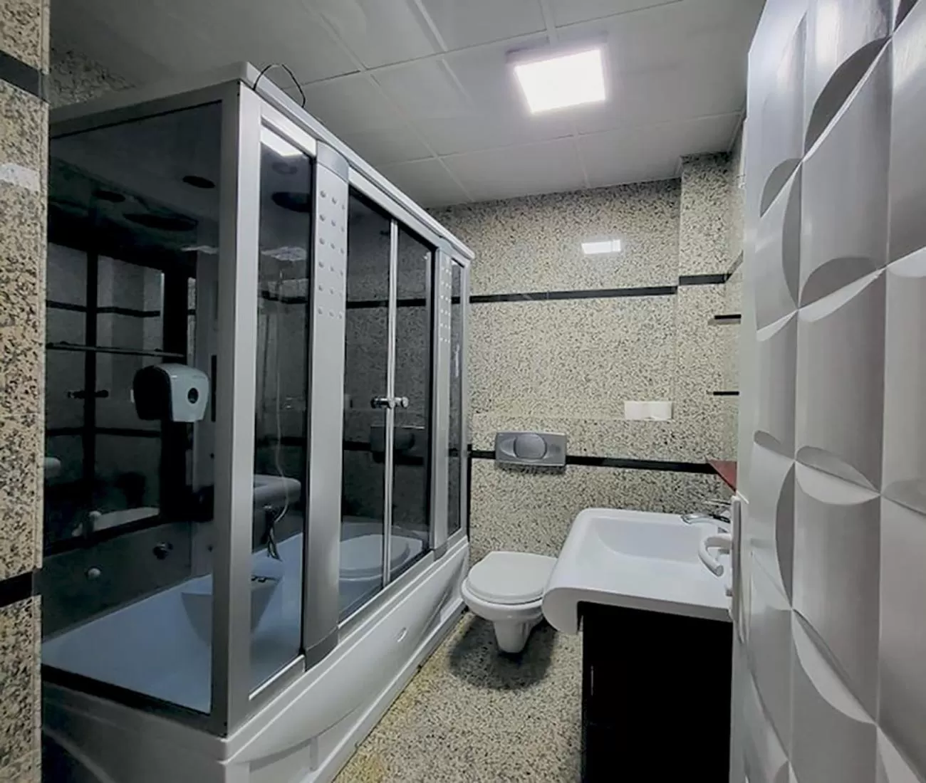 Bathroom in Hotel Royal